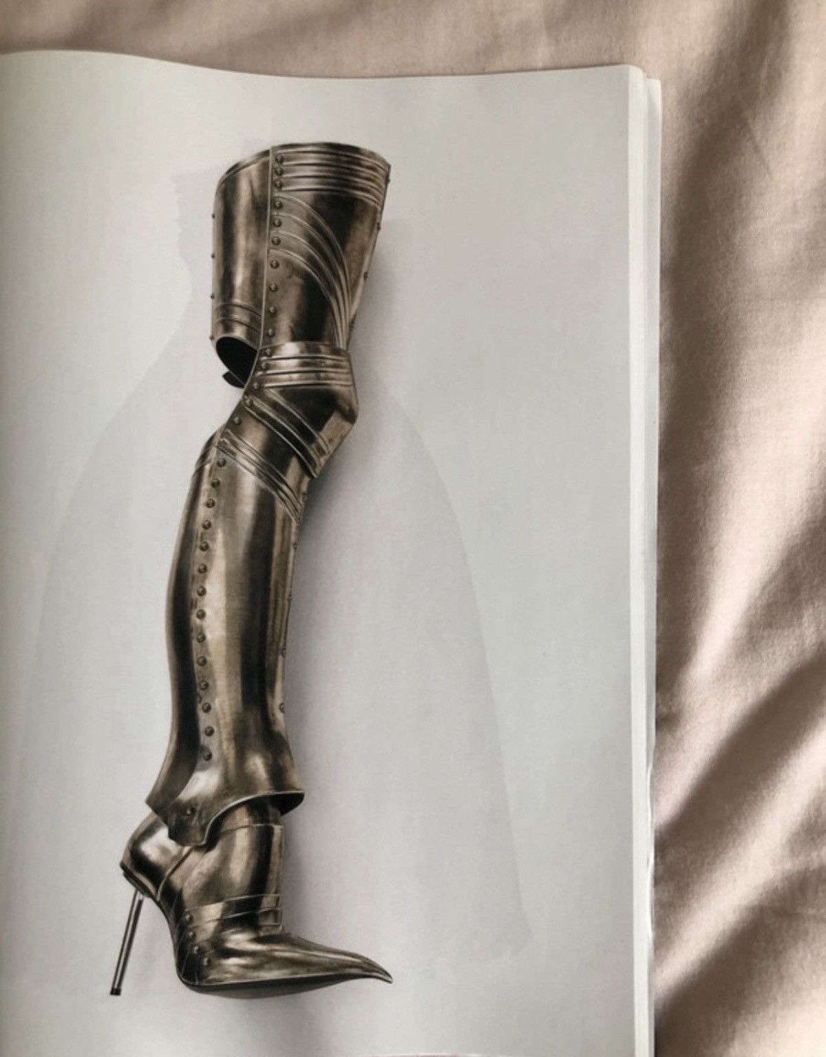 Balenciaga Balenciaga Demna Magazine Size ONE SIZE - 2 Thumbnail