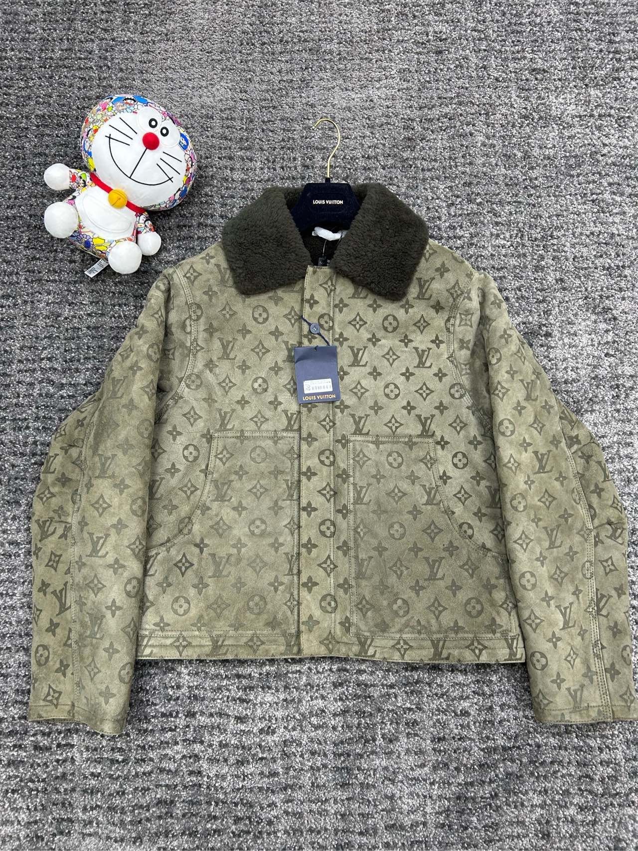 Louis Vuitton Louis Vuitton Lv lambswool full-print brown suede presbyopi Size US L / EU 52-54 / 3 - 1 Thumbnail