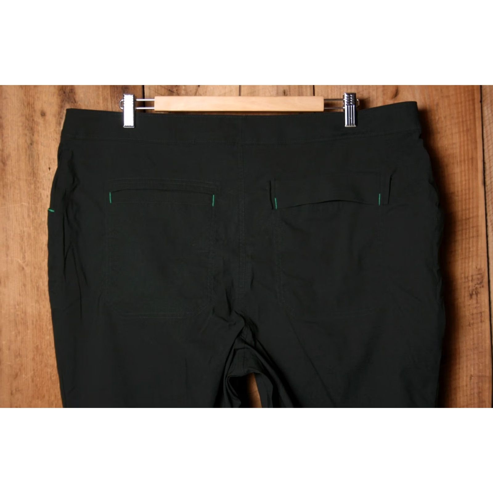 Vintage ALPINE PARROT Ponderosa Black/Green Stretch Nylon Hiking River Pants Sz. 20 Womens Cargo 94% Nylon 6% Elastane Inseam 31" Regular Size 27" / US 4 / IT 40 - 5 Thumbnail