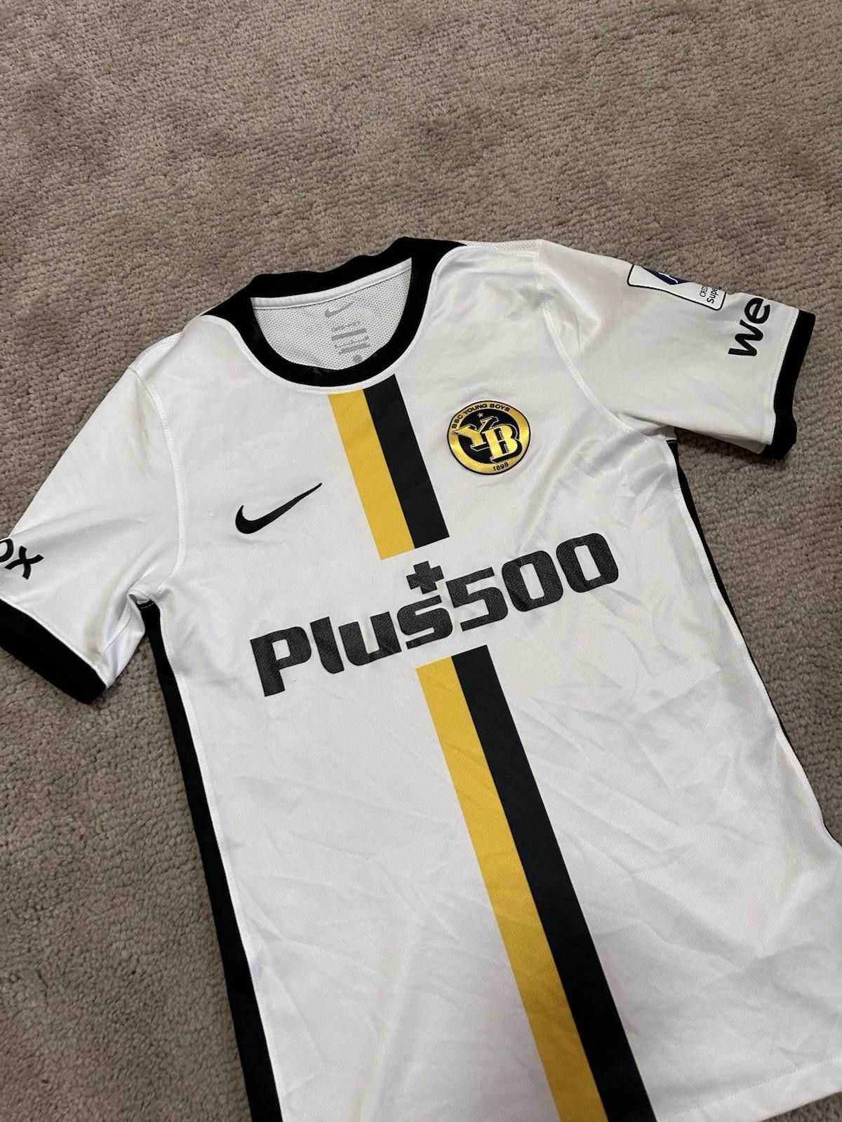 Nike YOUNG BOYS 2022/2023 AWAY FOOTBALL SHIRT NIKE SOCCER JERSEY Size US S / EU 44-46 / 1 - 3 Thumbnail