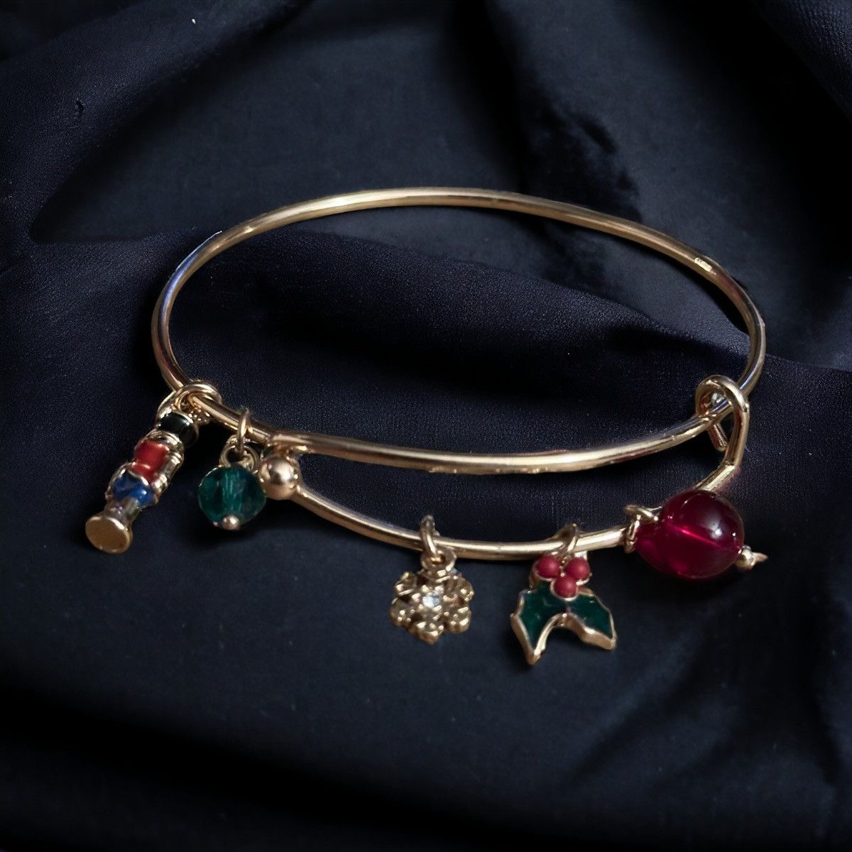 Other Gold tone Christmas expandable bangle charm bracelet Size ONE SIZE - 1 Thumbnail