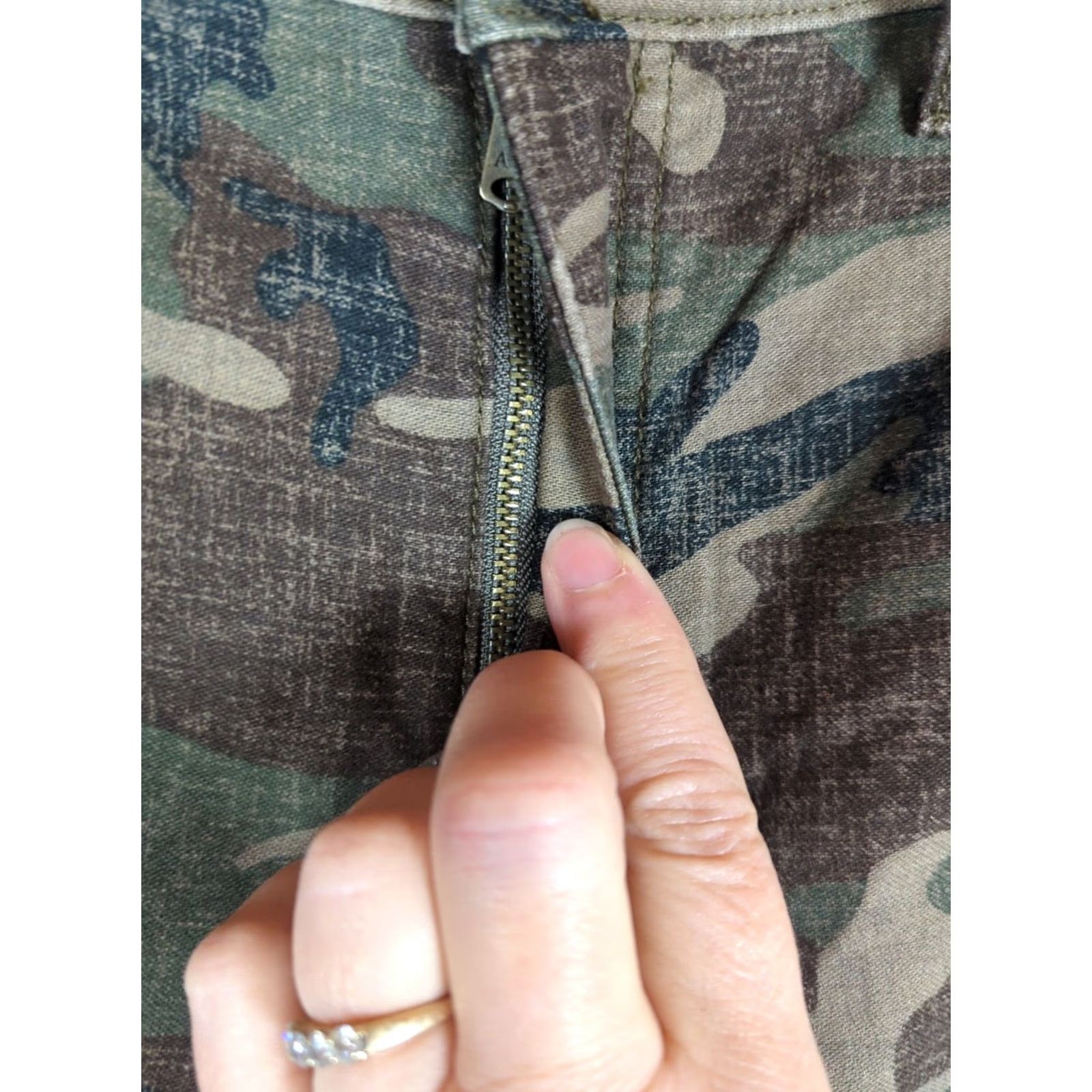 Abercrombie & Fitch Abercrombie & Fitch Annie High Rise Ankle Straight Camo Pants 26/2R Womens Regular Size 2 Green Camouflage Casual All Seasons Size 26" / US 2 / IT 38 - 6 Thumbnail