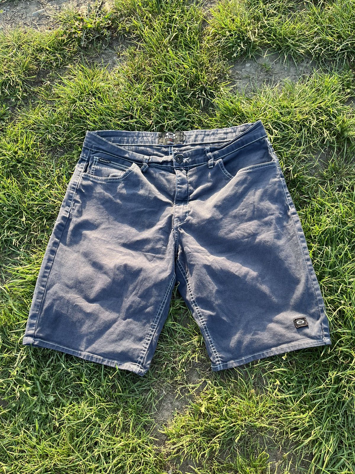 Oakley × Vintage Vintage Oakley Y2K Faded Hype Shorts Size US 32 / EU 48 - 1 Thumbnail
