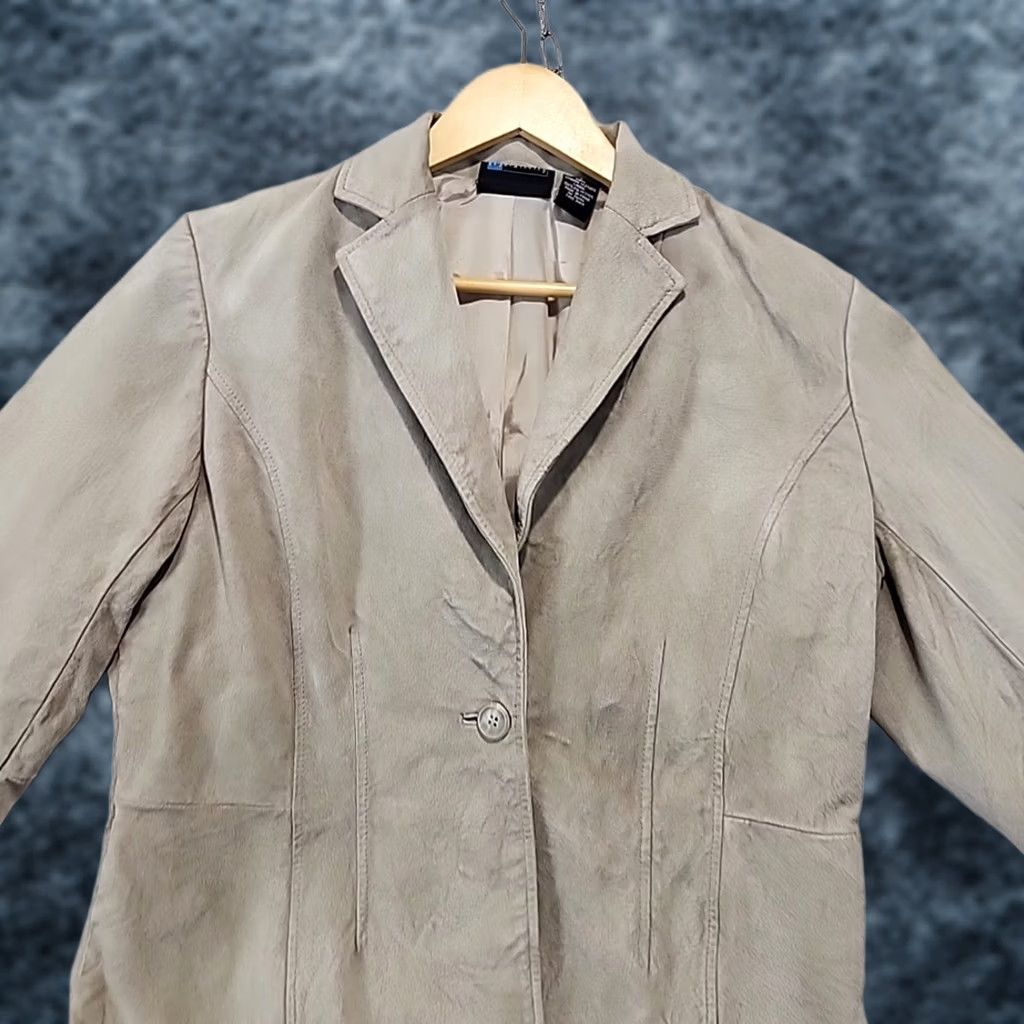 Vintage VINTAGE Relativity Women's Blazer? (Note: Cannot determine vintage from provided data; original indicates Non-Vintage) Size L / US 10 / IT 46 - 1 Thumbnail
