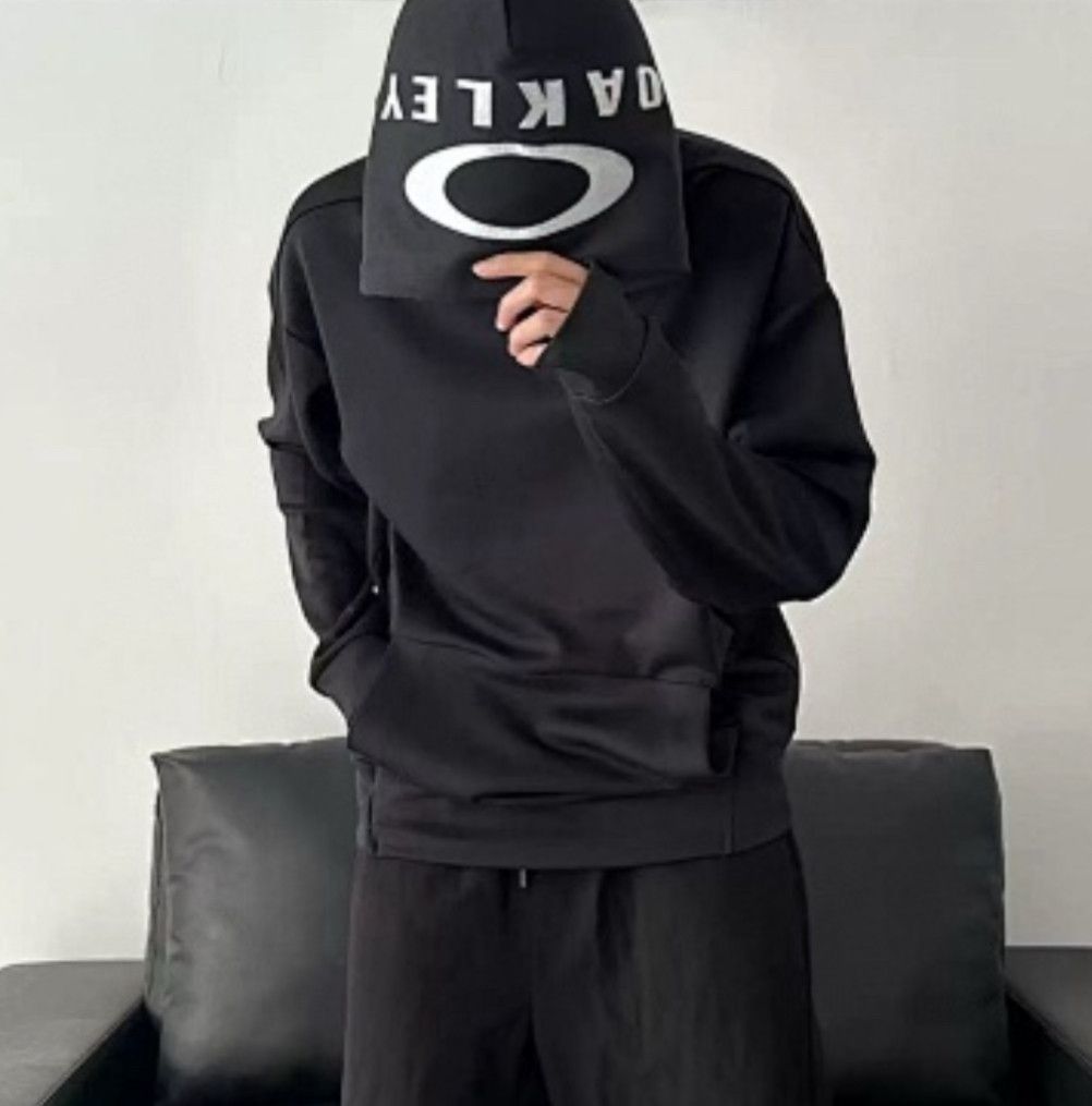 NWT Oakley Men's Medium Black Loose Fit Hoodie Graphic Hood