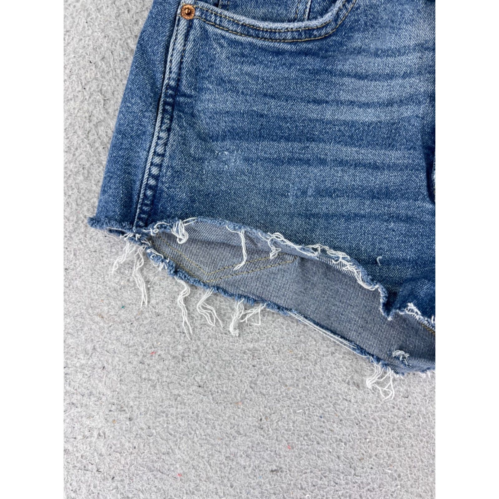 Vintage Arizona Jeans Shorts Womens Denim Cutoff Distressed High Rise 22x1 3 Blue Floral Vintage? No (but must follow rules). Size 26" / US 2 / IT 38 - 3 Thumbnail