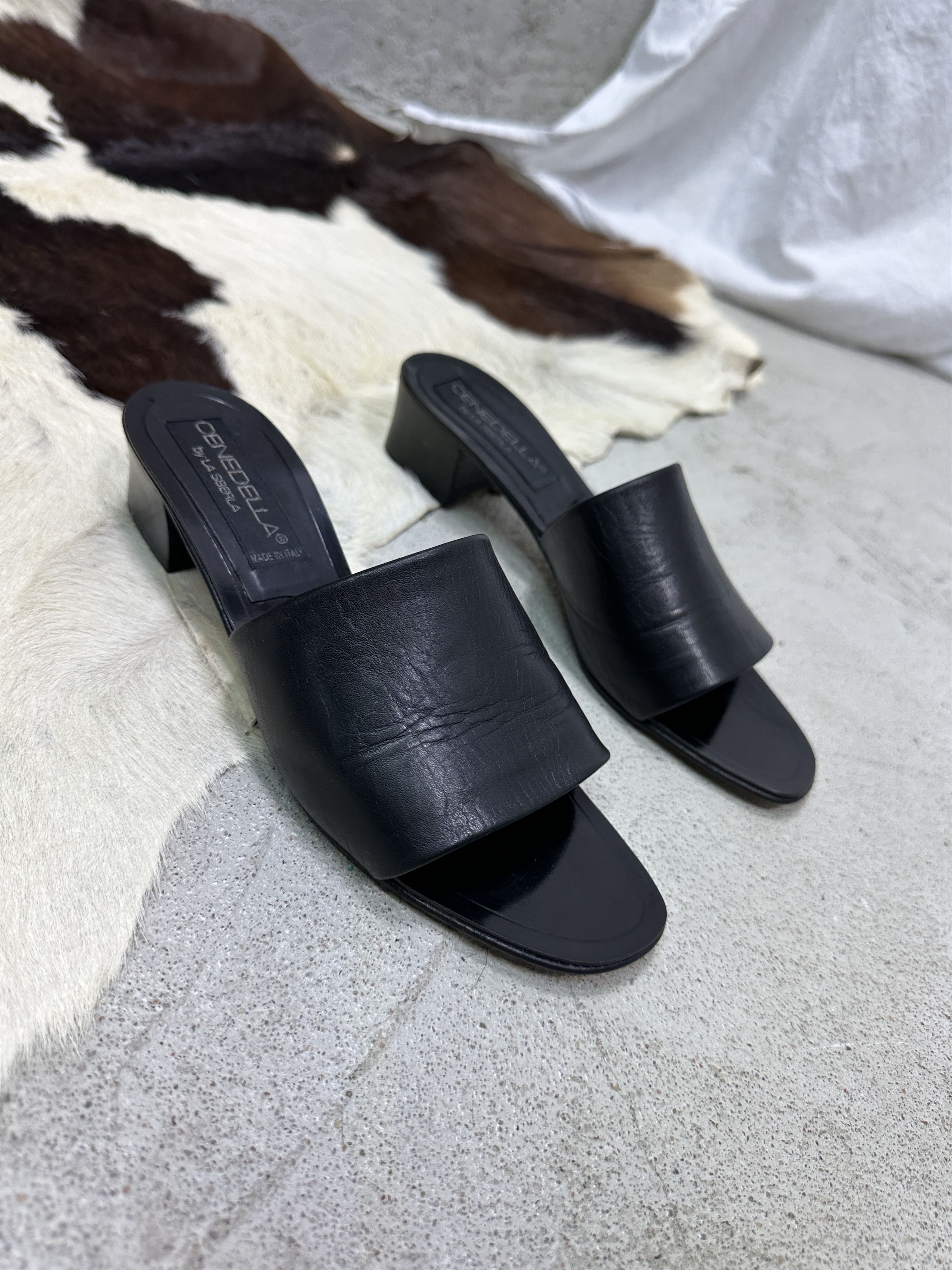 Vintage Vintage Avant Garde Leather Slides Heels Y2K Size US 7.5 / IT 37.5 - 1 Thumbnail