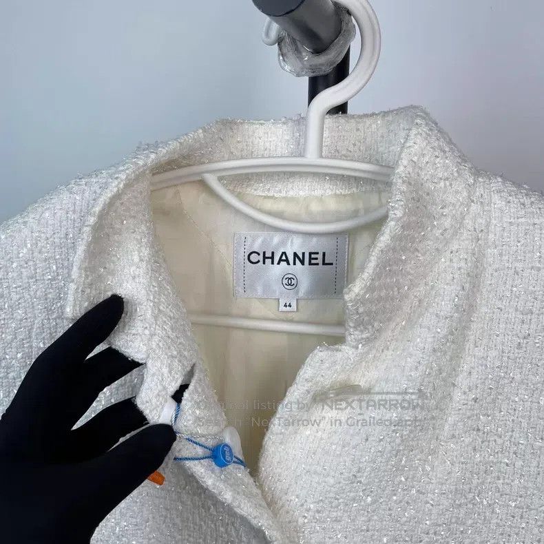 Chanel Chanel 19 Spring and Summer Beach Series White Stand-up Co Size M / US 6-8 / IT 42-44 - 2 Thumbnail