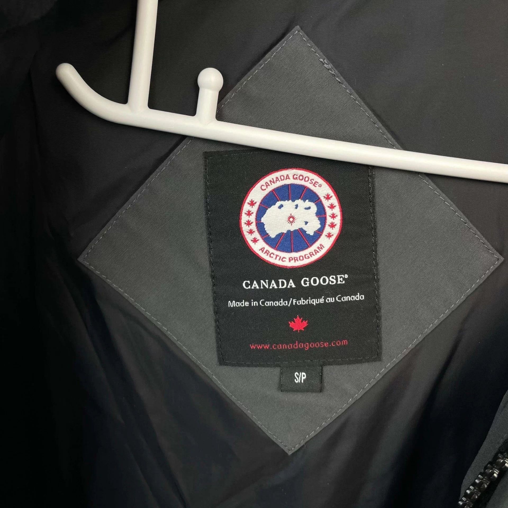 Canada Goose Canada Goose women's S gray long down coat Size S / US 4 / IT 40 - 5 Thumbnail