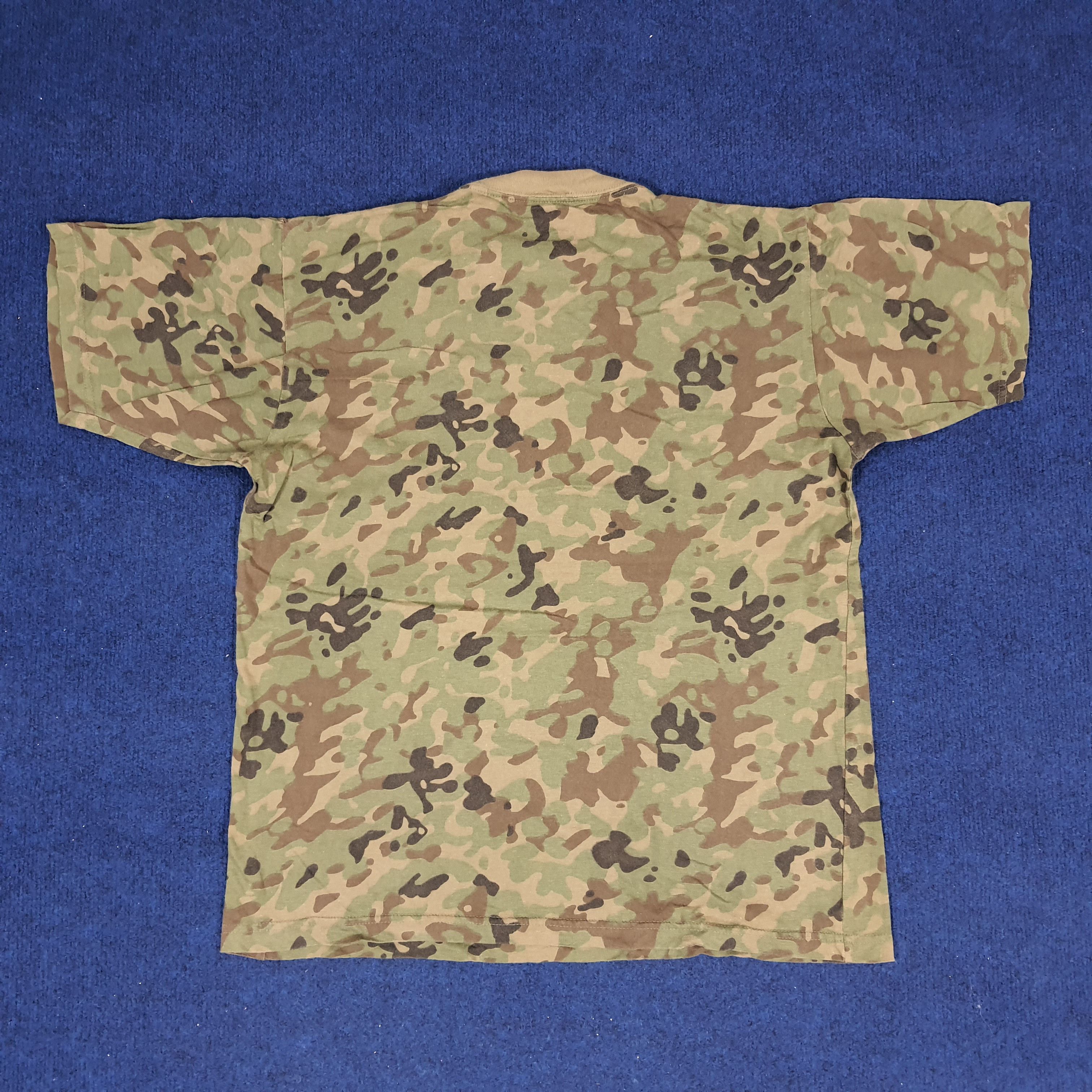 Vintage Vintage Military Camo Design T-shirt Size US M / EU 48-50 / 2 - 3 Thumbnail