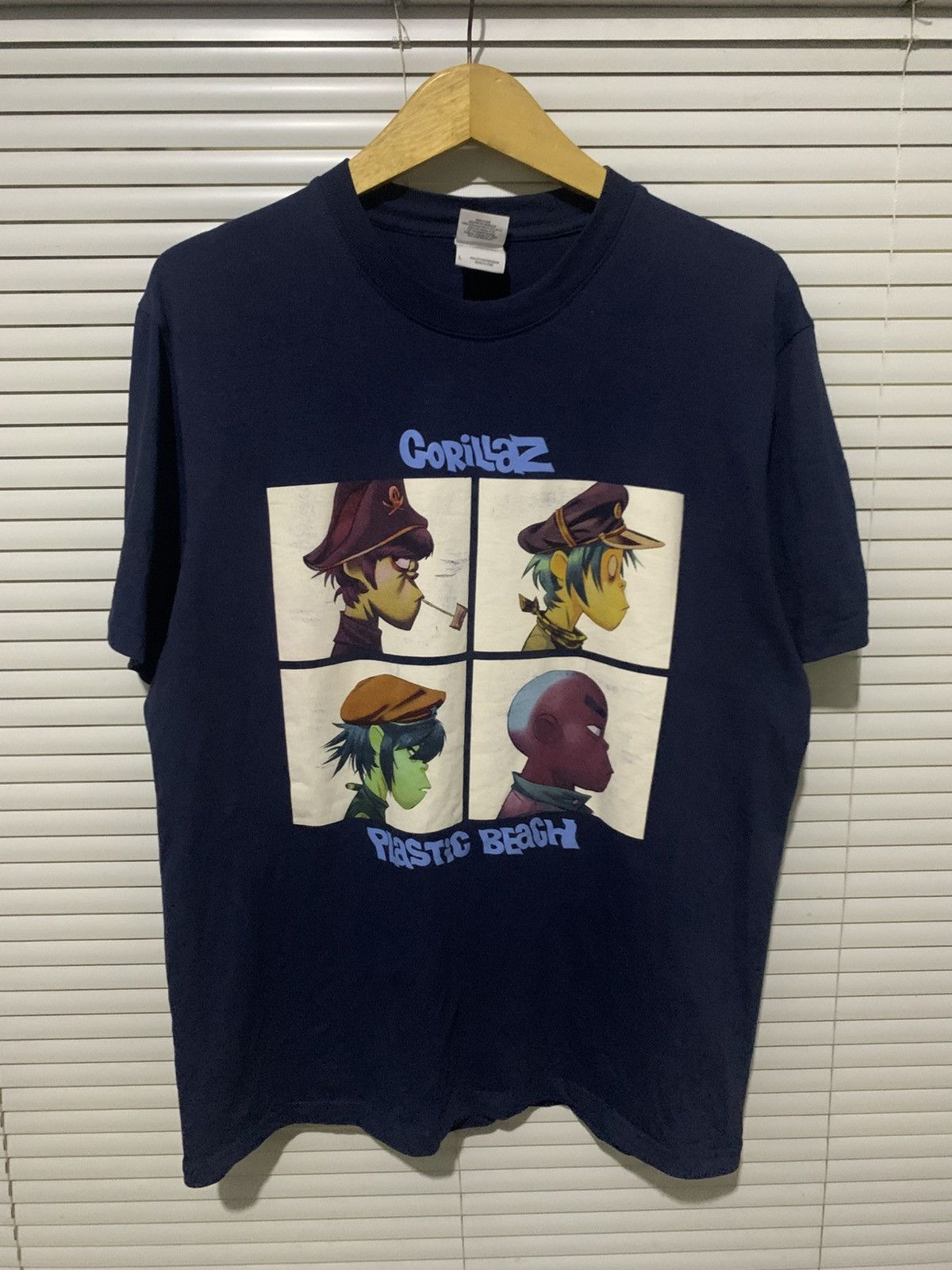 Band Tees Vintage y2k Gorillaz Plastic Beach tour band tshirt Size US L / EU 52-54 / 3 - 1 Thumbnail