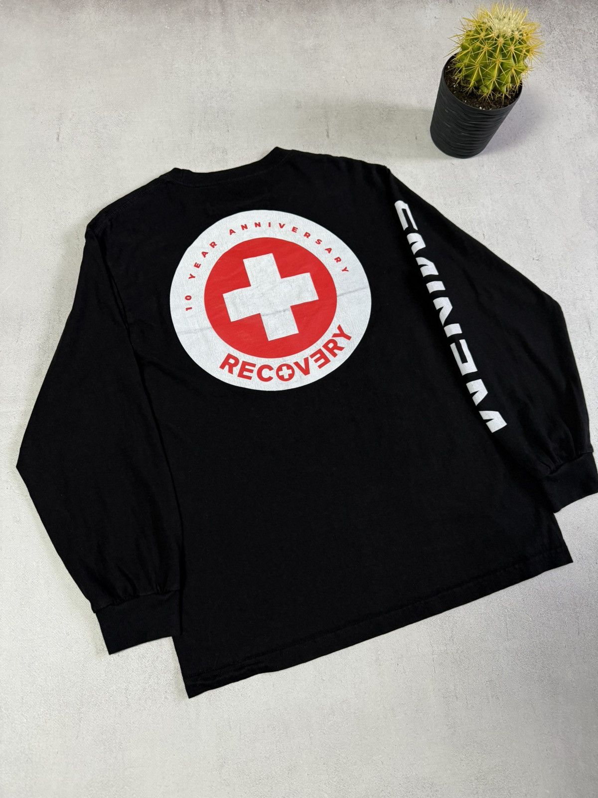 Eminem EMINEM 10 YEAR ANNIVERSARY RECOVERY LONG SLEEVE SHIRT BLACK Size US M / EU 48-50 / 2 - 8 Thumbnail