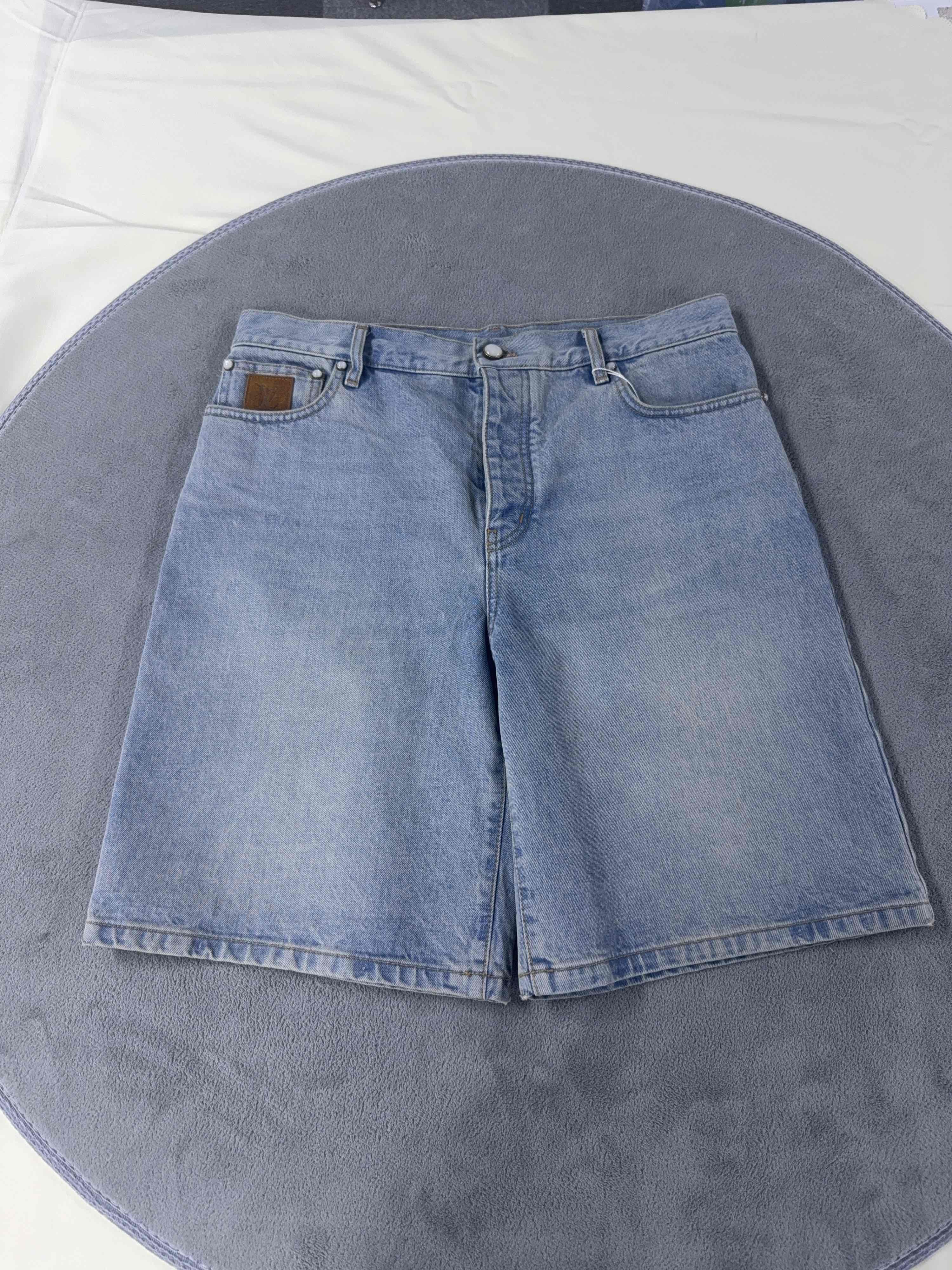 Louis Vuitton Louis Vuitton Logo Embroidery Shorts US 31 Size US 31 - 1 Thumbnail