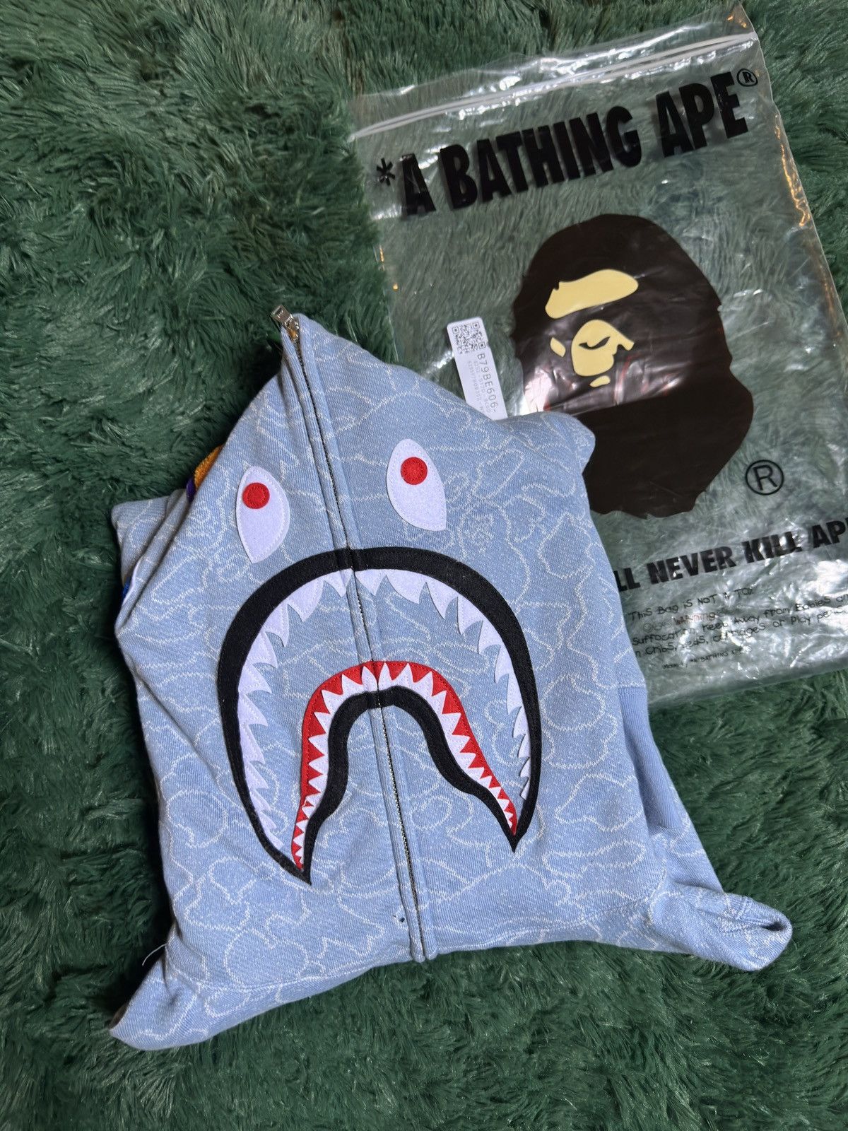 Bape × October's Very Own OVO x BAPE Camo Shark Full-Zip Hoodie Size US XL / EU 56 / 4 - 7 Thumbnail