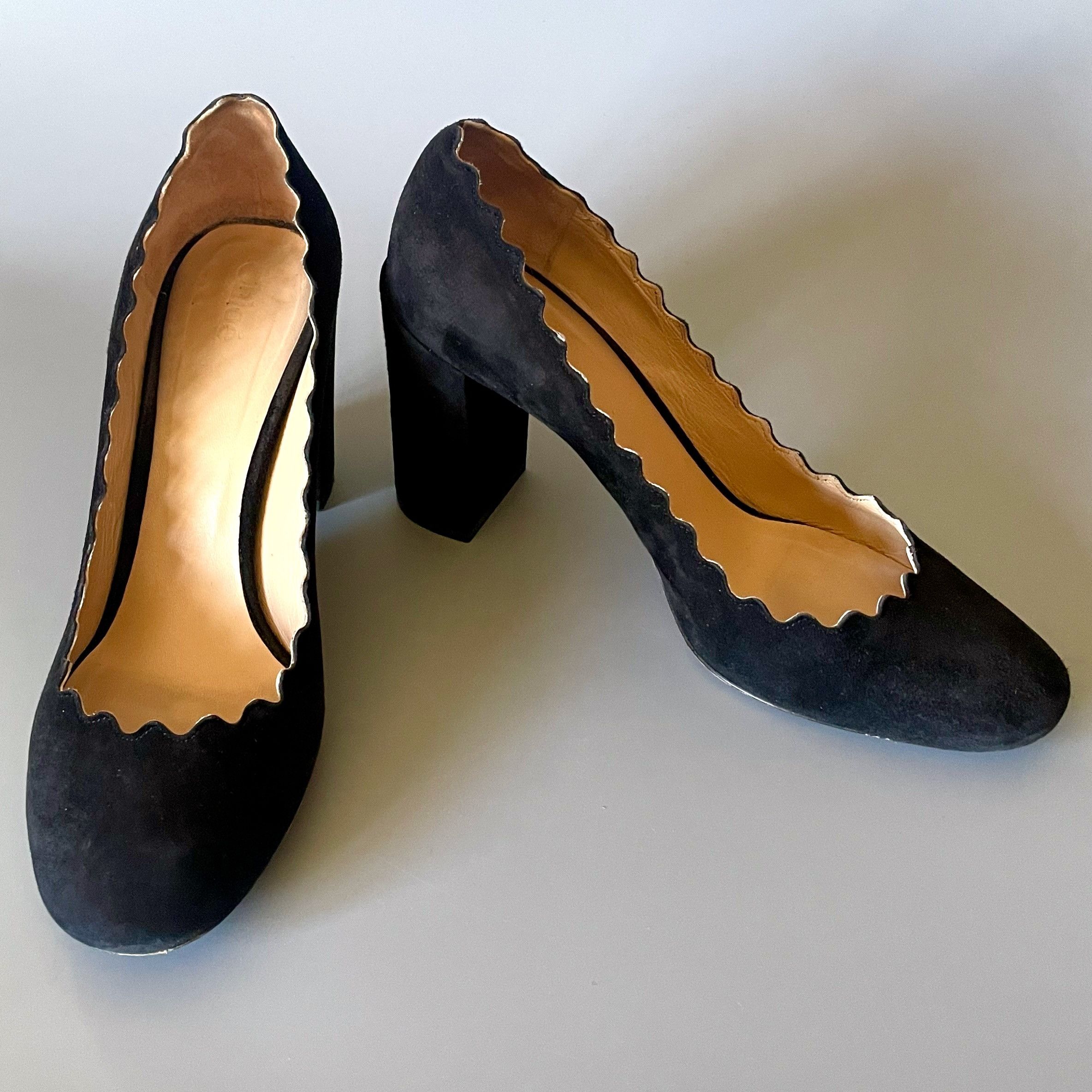 Chloe Chloe Lauren scalloped 3.5" high block heel suede pumps Size US 7.5 / IT 37.5 - 1 Thumbnail