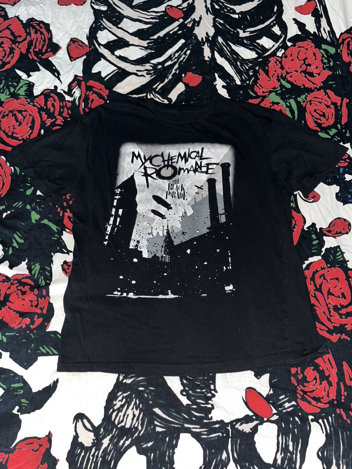 Unsound Rags Crazy Y2K Faded Thrashed ERD Skater Grunge Goth MCR Band Tee Size US M / EU 48-50 / 2 - 1 Thumbnail