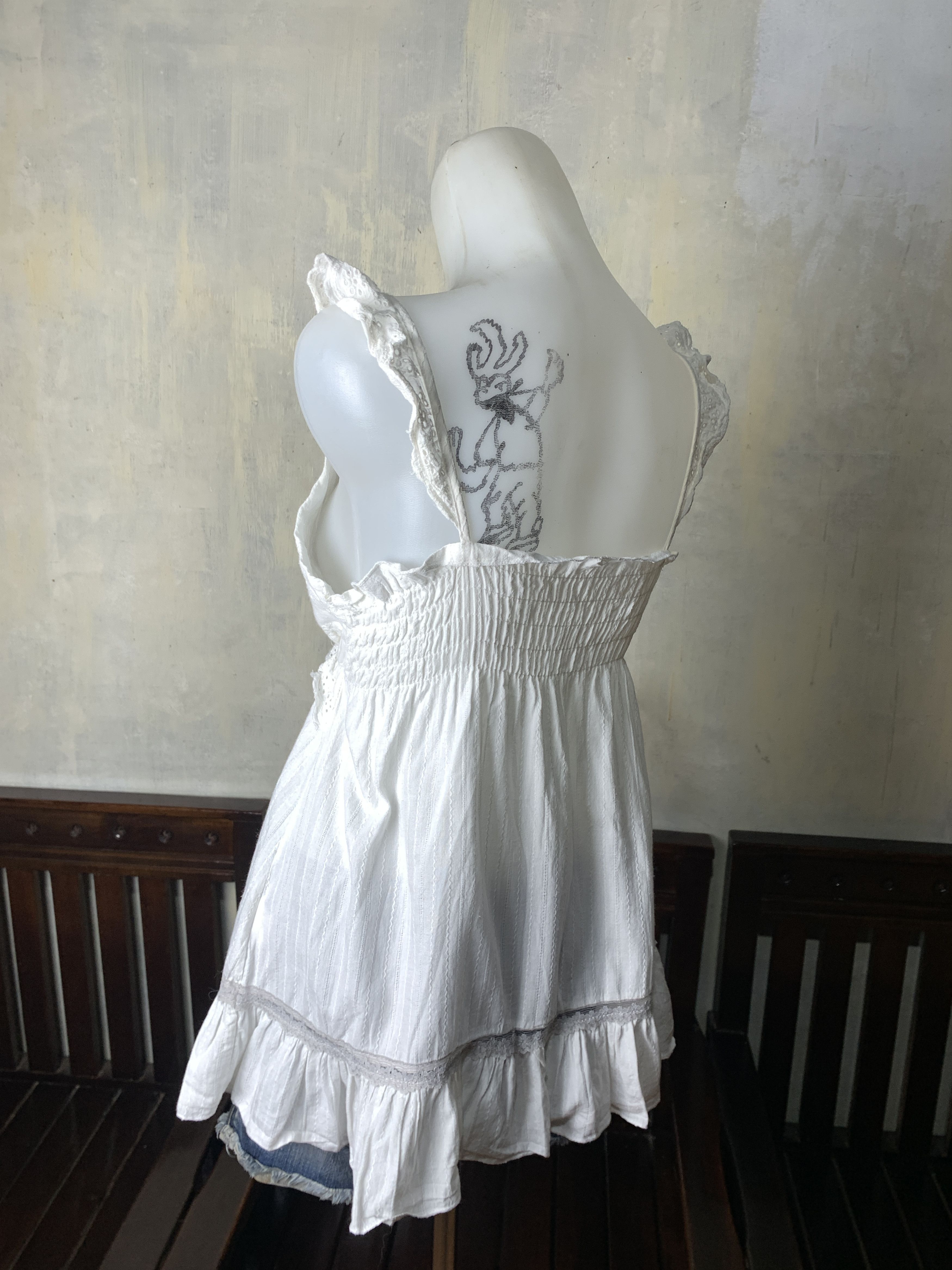 Japanese Brand Flower White Trim Lace Ribbon Cami Top (M) Size M / US 6-8 / IT 42-44 - 3 Thumbnail
