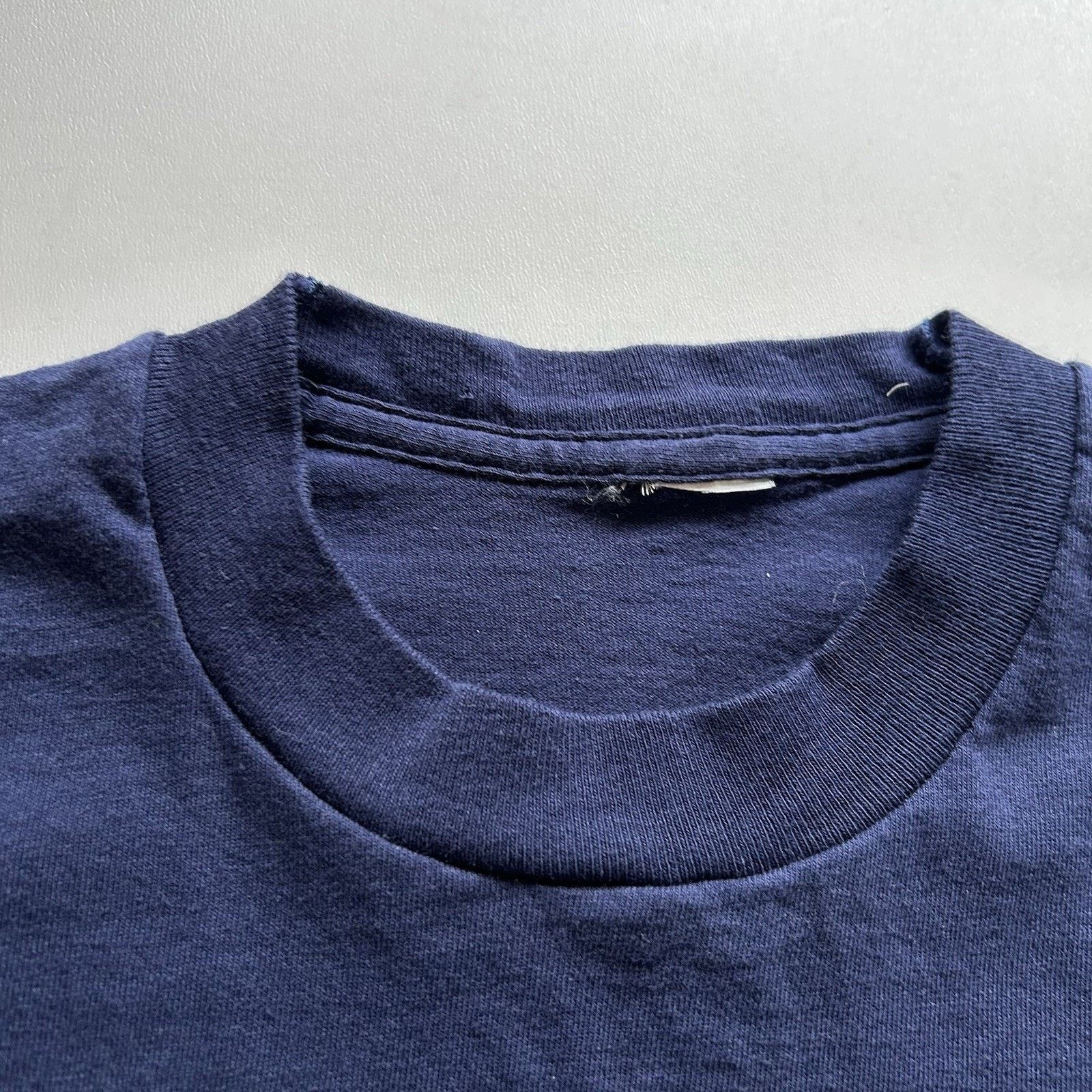 Vintage Vintage 90s Sun Faded Navy Blue Pocket T Shirt Small Rare Size US S / EU 44-46 / 1 - 4 Thumbnail