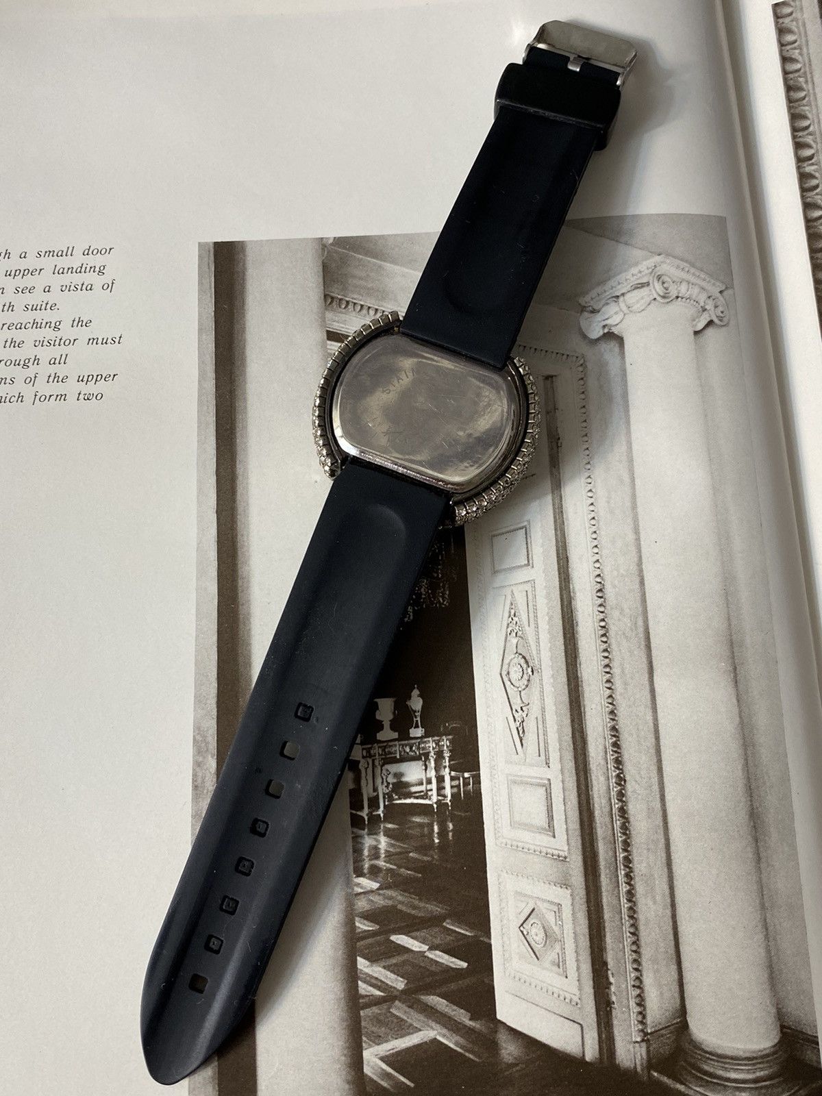 Japanese Brand Kaixin 2012 Crystal Watch on Silicone Strap Size ONE SIZE - 7 Thumbnail
