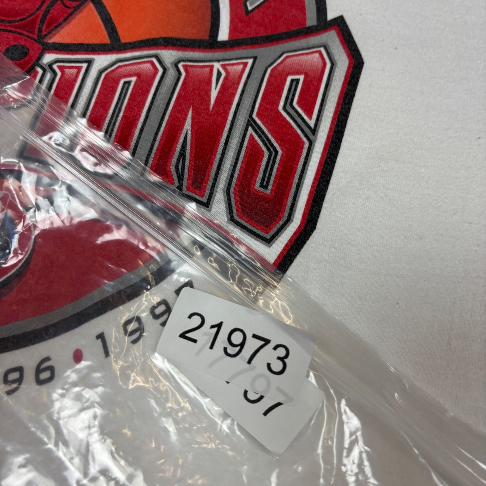 Pro Player Vintage 1997 Chicago Bulls Pro Player 5 Time Tee Shirt XL Size US XL / EU 56 / 4 - 11 Thumbnail