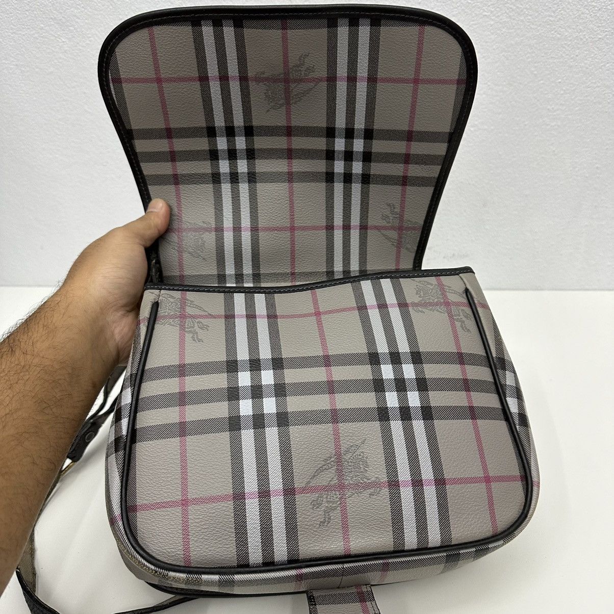 Burberry AUTHENTIC VINTAGE BURBERRYS NOVA CHECK GREY SHOULDER BAG Size ONE SIZE - 14 Thumbnail