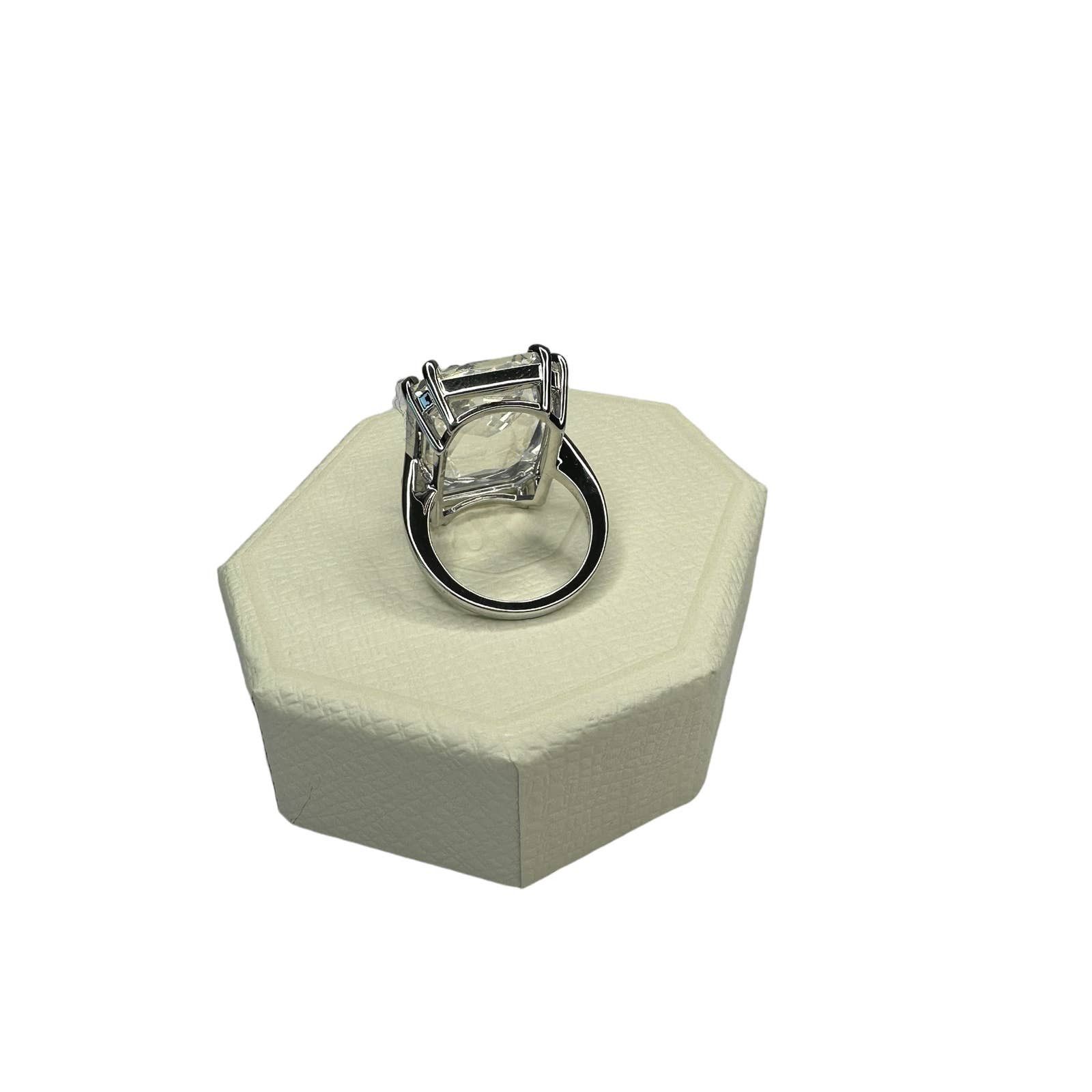 Swarovski Swarovski Mesmera cocktail ring Oversized crystal 5 USA Size ONE SIZE - 5 Thumbnail
