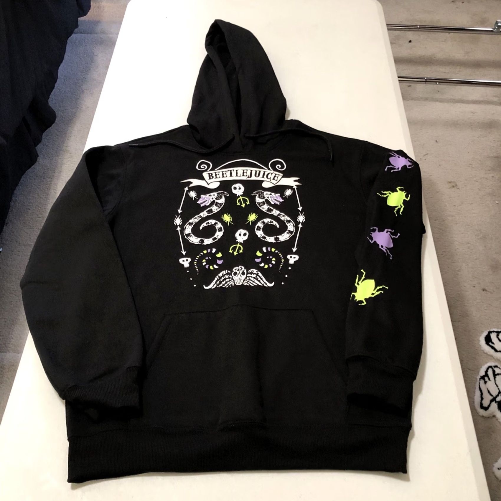 Vintage Beetlejuice Womens Graphic Print Hoodie Sandworm XS NWT Black Cotton Polyester Relaxed Fit Crew Neck Long Sleeve Pullover Baggy All Seasons Size XS / US 0-2 / IT 36-38 - 3 Thumbnail