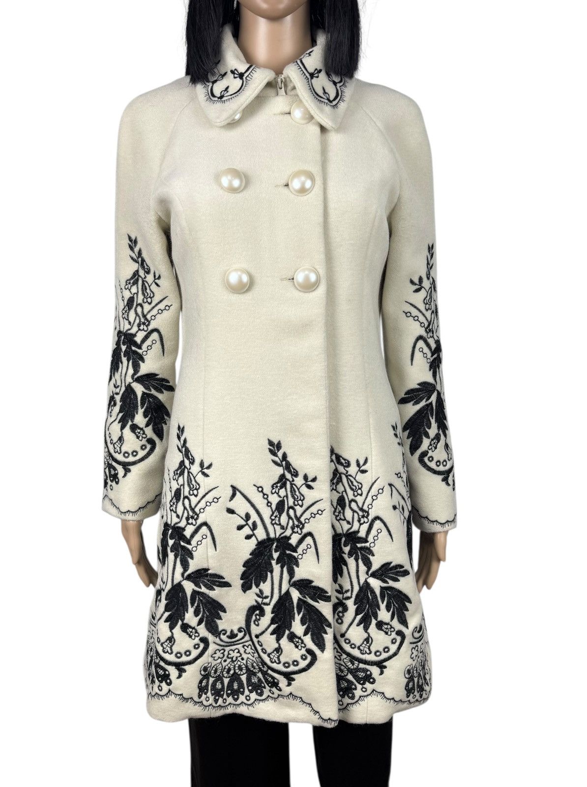 Moschino Moschino Cheap and Chic Vintage Wool Coat Embroidered Floral Size M / US 6-8 / IT 42-44 - 3 Thumbnail