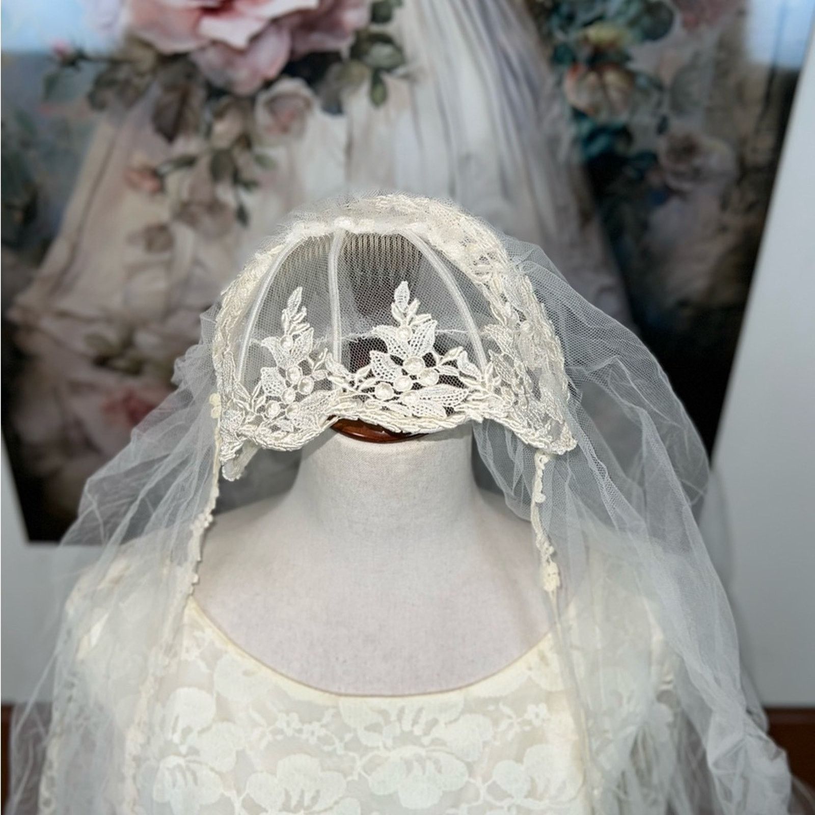 Vintage Beautiful Vintage 1950s Lace Wedding Gown & Veil! Size M / US 6-8 / IT 42-44 - 3 Thumbnail