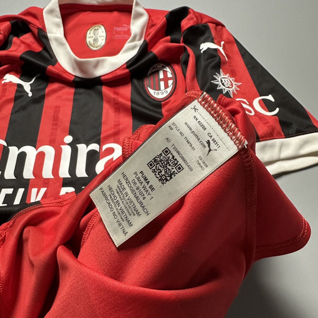 Puma AC MILAN PUMA 2024/2025 FOOTBALL HOME JERSEY #10 PULISIC Size US M / EU 48-50 / 2 - 11 Thumbnail