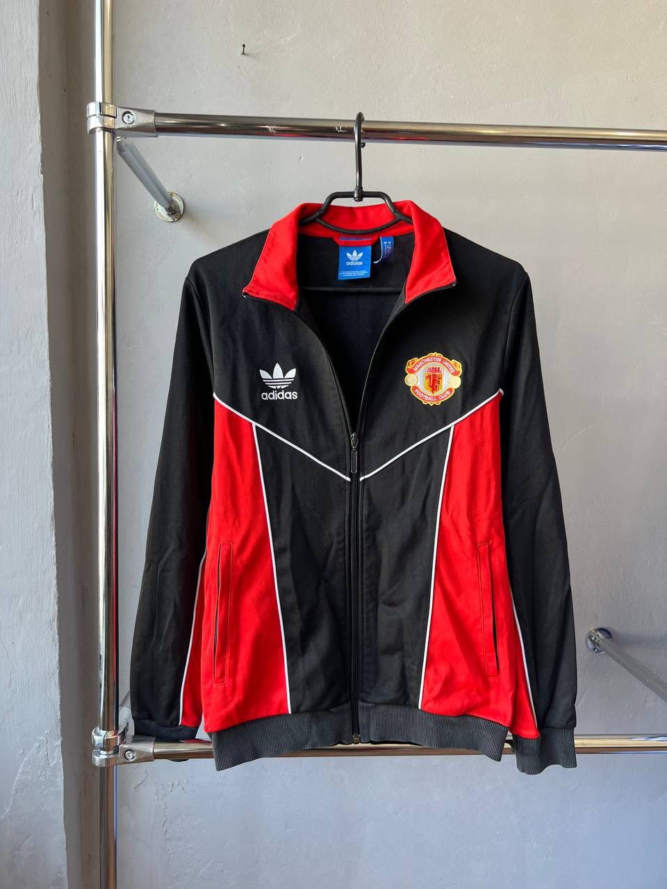 Adidas 1988/90 MANCHESTER UNITED ADIDAS REMAKE SOCCER JACKET SZ S Size US S / EU 44-46 / 1 - 3 Thumbnail
