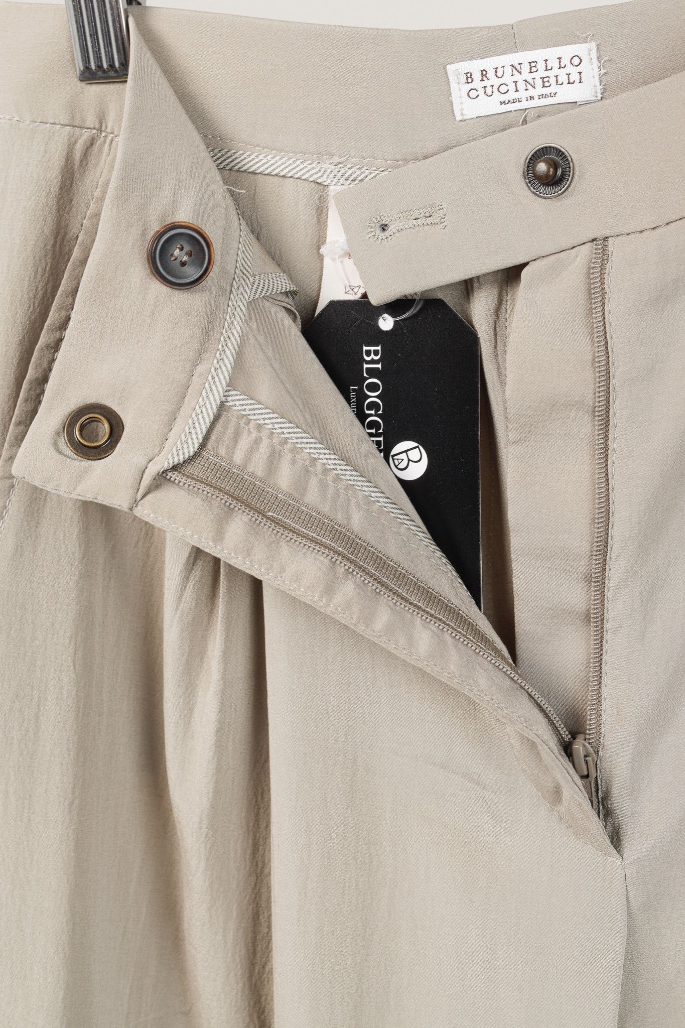 Brunello Cucinelli Brunello Cucinelli Taupe Silk Pleated Trousers Size 28" / US 6 / IT 42 - 8 Thumbnail