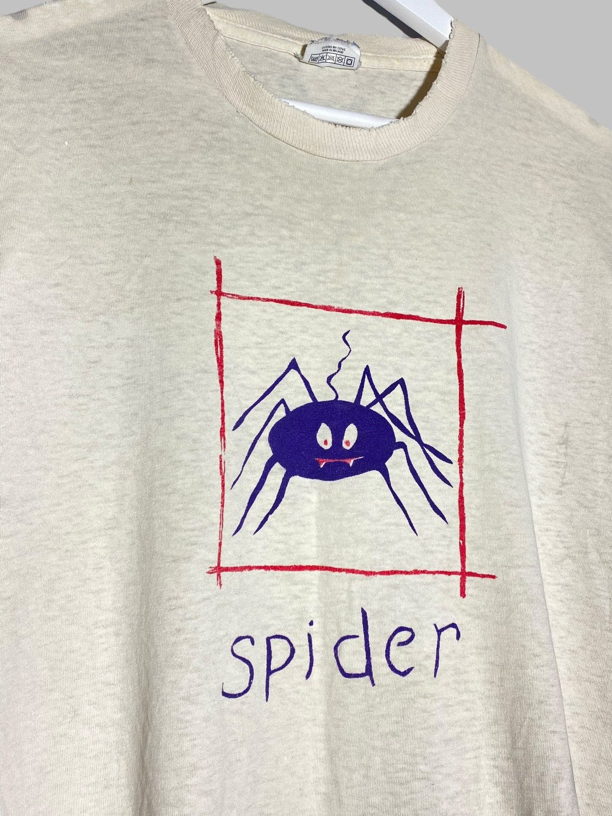 Vintage Vintage 90s Spider Graphic Single Stitch Rare Distressed Tee Size US L / EU 52-54 / 3 - 3 Thumbnail