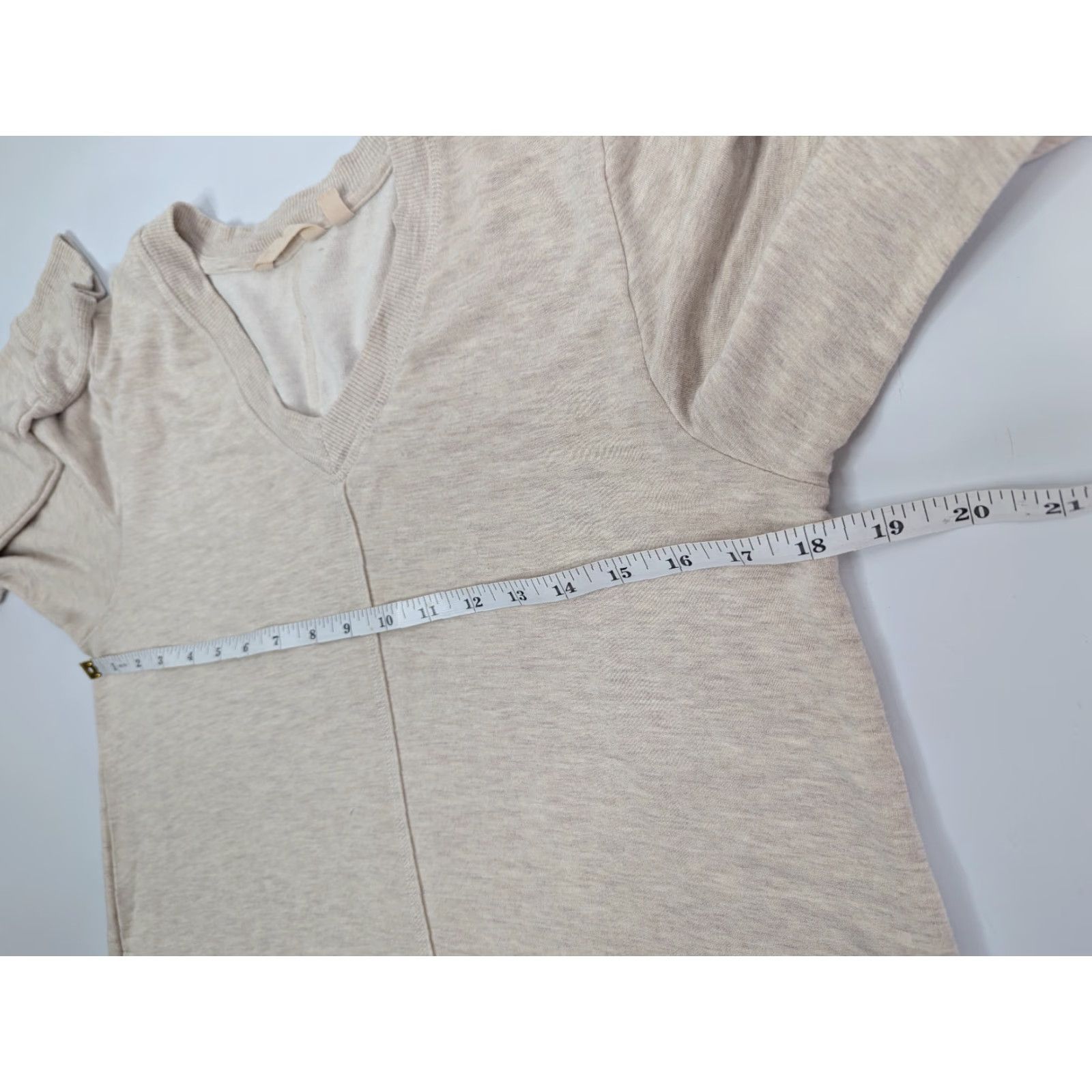 Soft Surroundings Soft Surroundings Tunic Shirt Ladies Small V-Neck Knit Long Sleeve Beige Oatmeal Solid 76% Viscose 19% Polyester 5% Spandex Casual Size S / US 4 / IT 40 - 6 Thumbnail