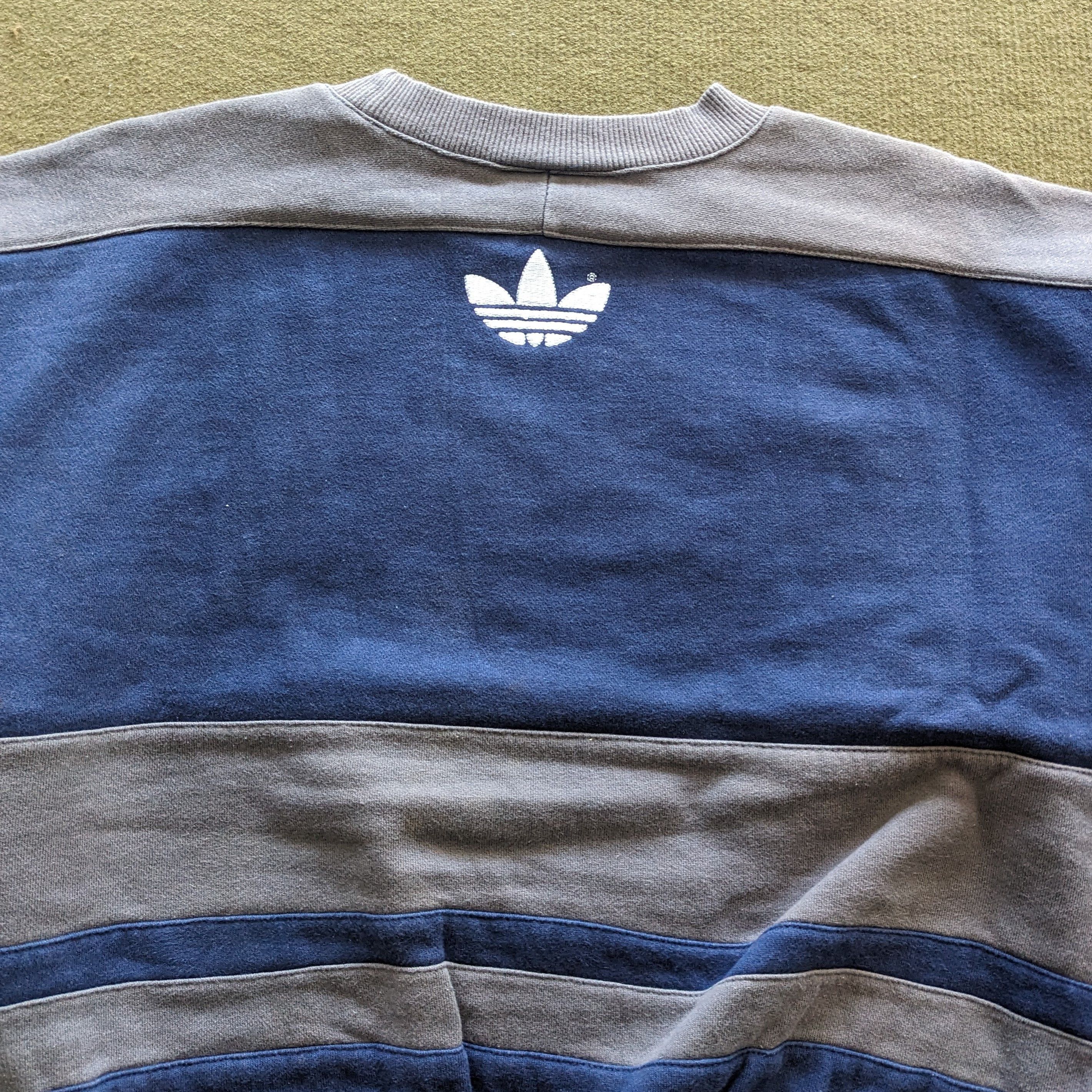 Adidas Vintage ADIDAS Three Stripes Sportswear Brand Sweatshirt Size US L / EU 52-54 / 3 - 3 Thumbnail