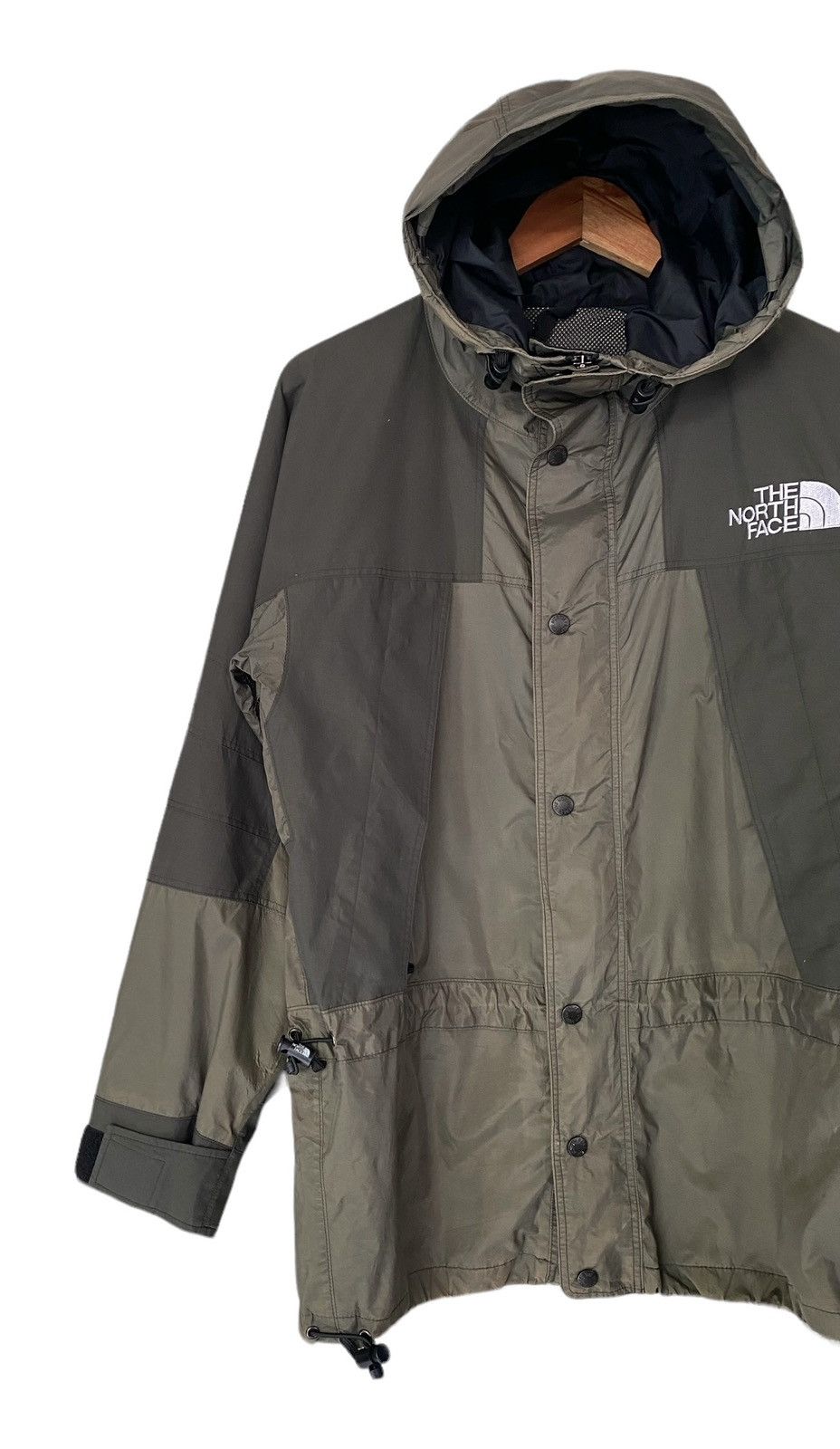 The North Face THE NORTH FACE Gore-Tex Hoodie Jacket (M) Size US M / EU 48-50 / 2 - 3 Thumbnail