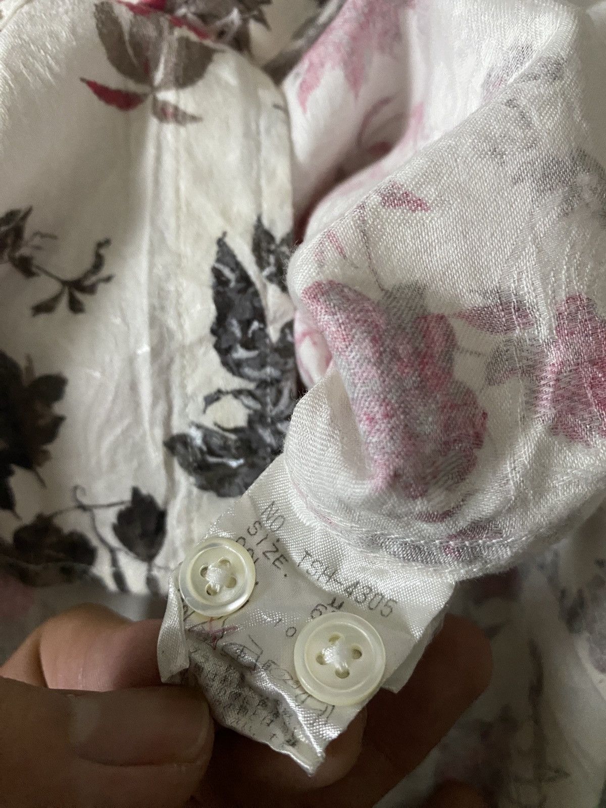 Japanese Brand 2000's Tornado Mart Spiral Cut Floral Shirts Size US S / EU 44-46 / 1 - 12 Thumbnail