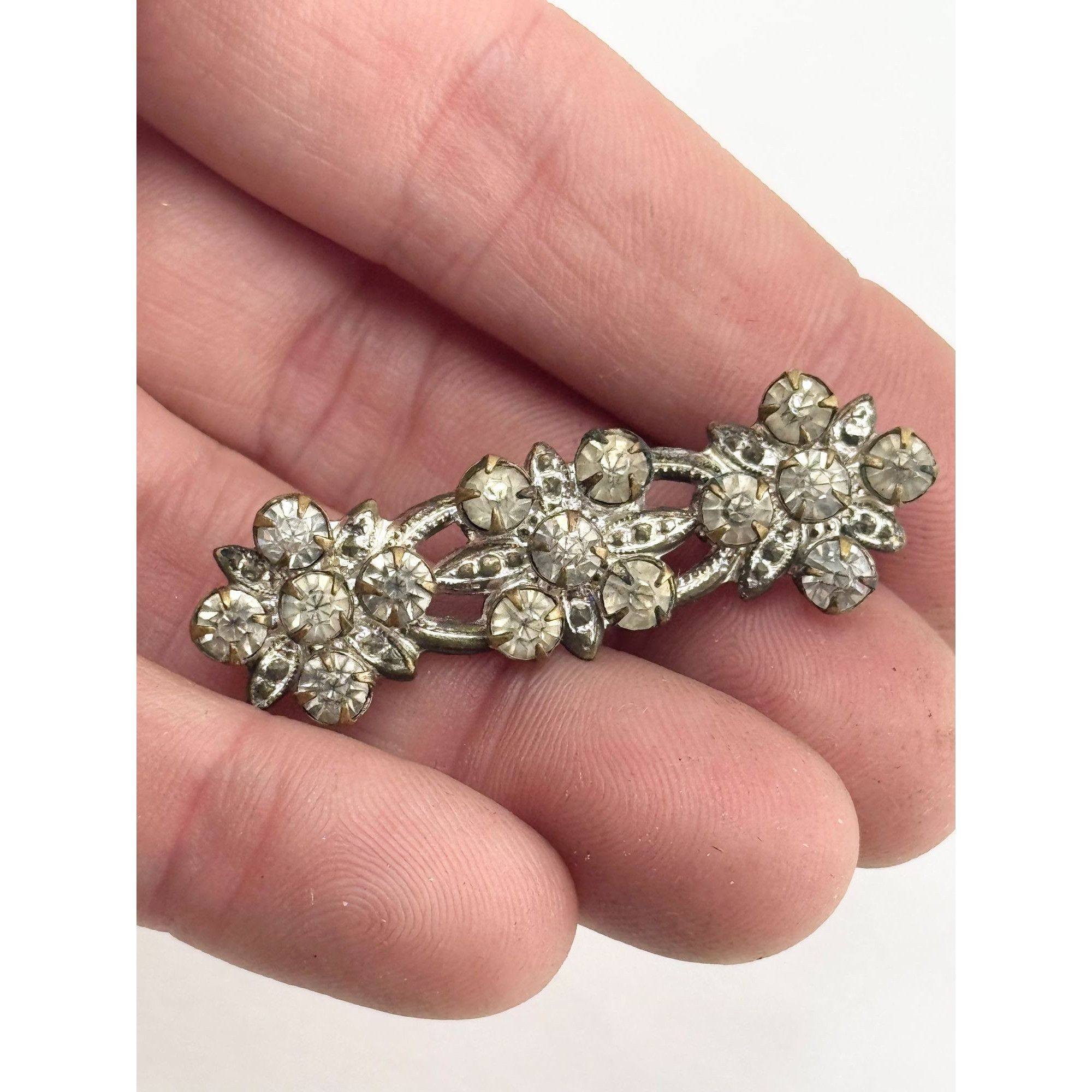 Vintage Vintage estate glass paste rhinestone c clasp floral pin Size ONE SIZE - 3 Thumbnail