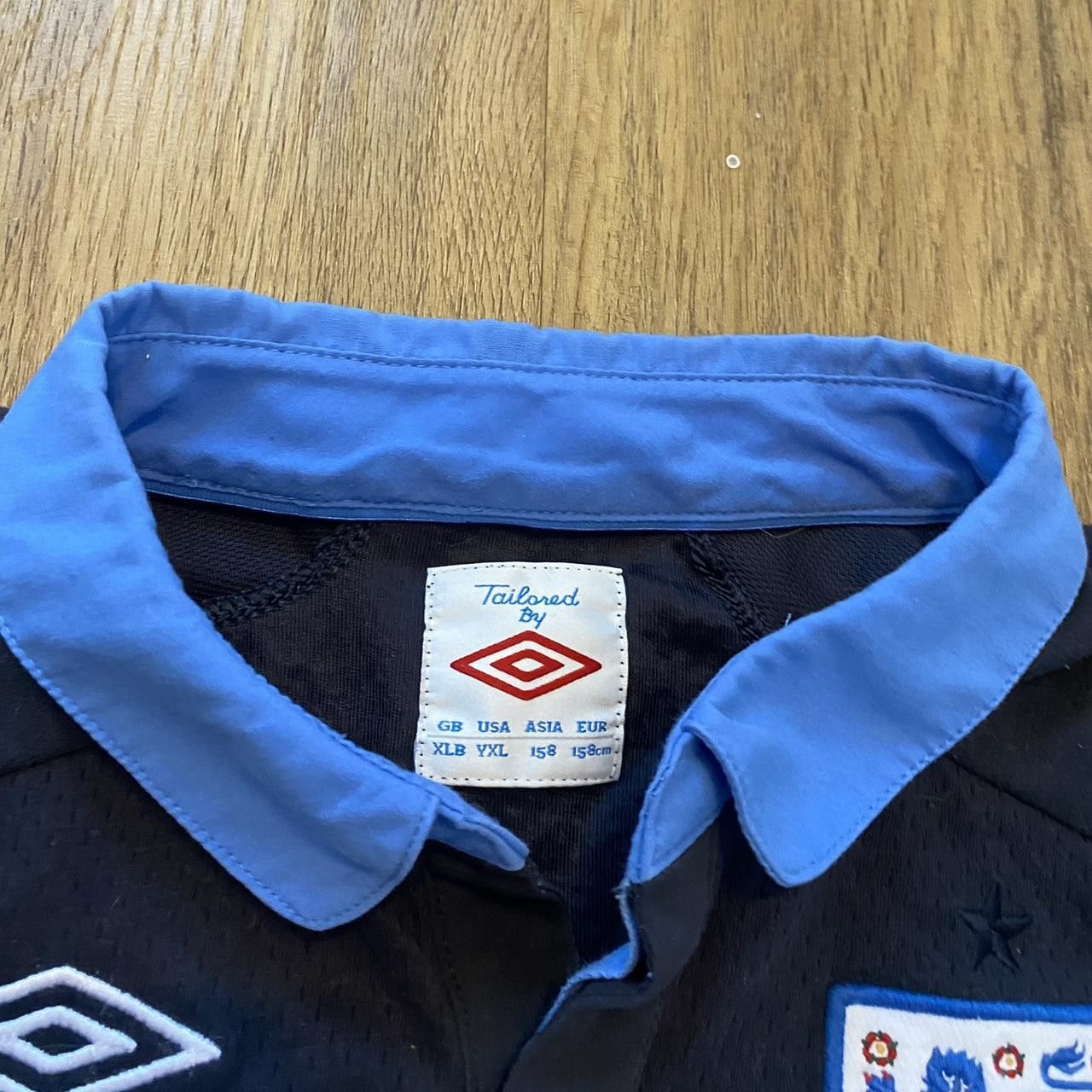 Umbro 2011-12 England Away Umbro Football Shirt Size US S / EU 44-46 / 1 - 4 Thumbnail