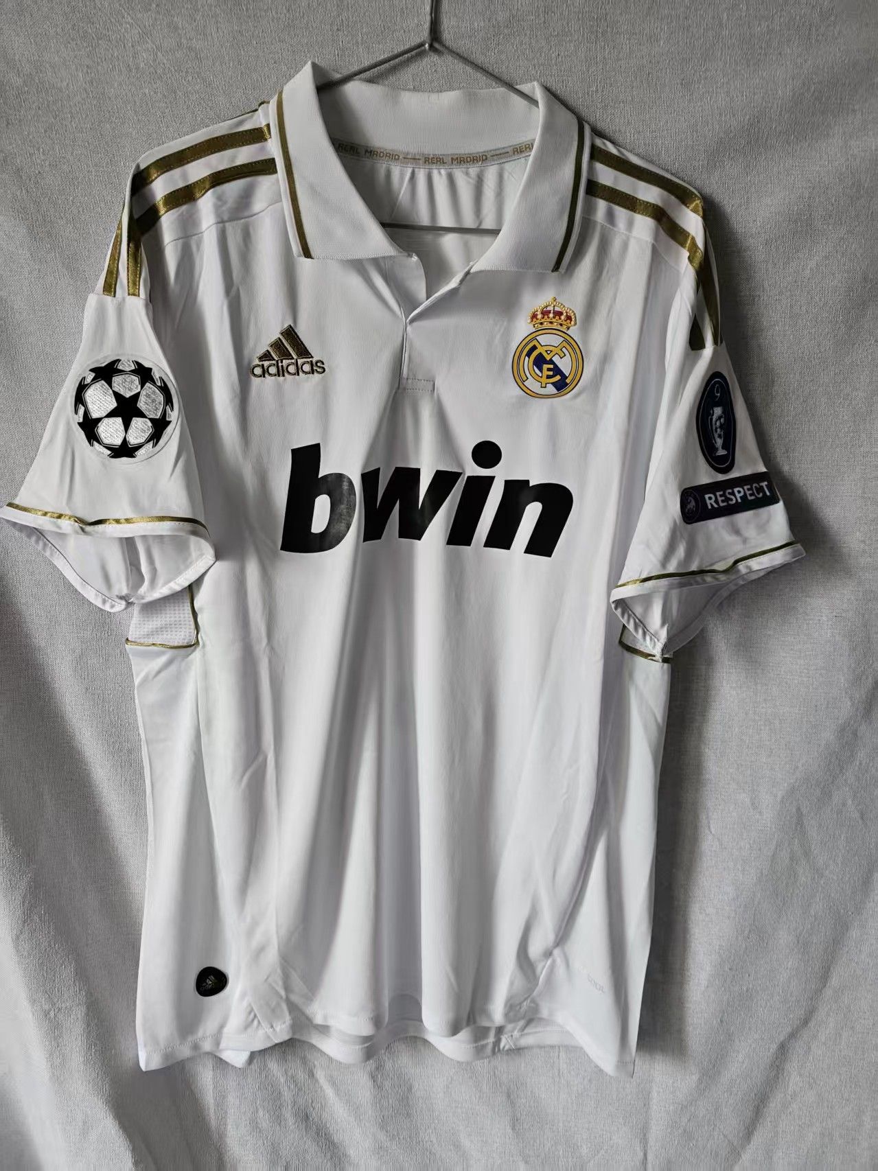 Other 2011 2012 Real Madrid #9 Karim Benzema Jersey Size US M / EU 48-50 / 2 - 2 Thumbnail