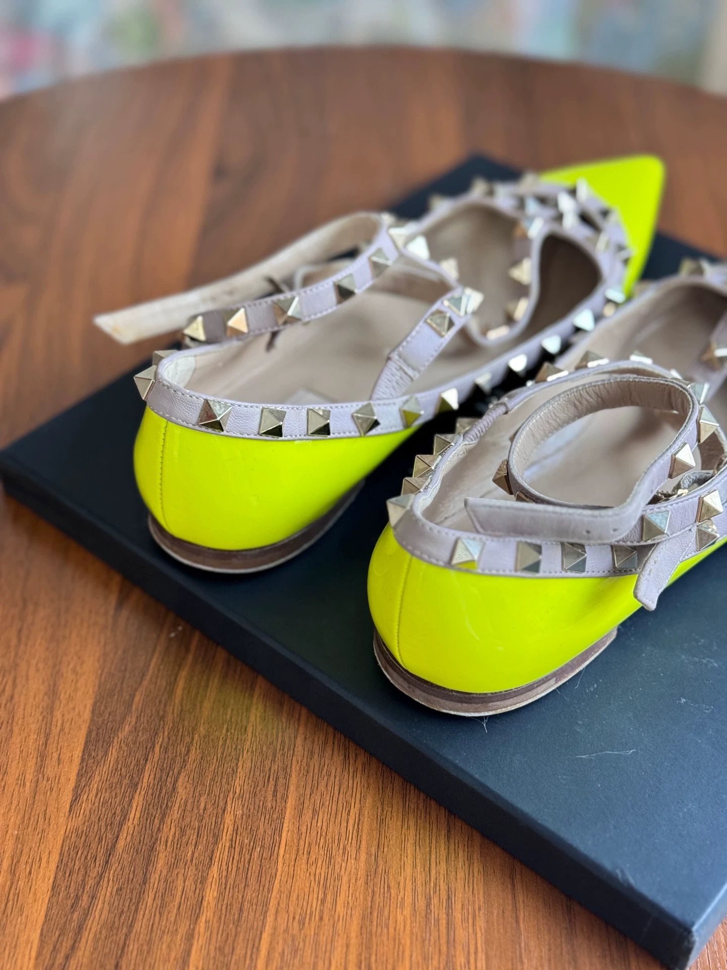 Valentino Valentino 98 New low-top studded yellow EUR 37.5 Size US 6.5 / IT 36.5 - 5 Thumbnail