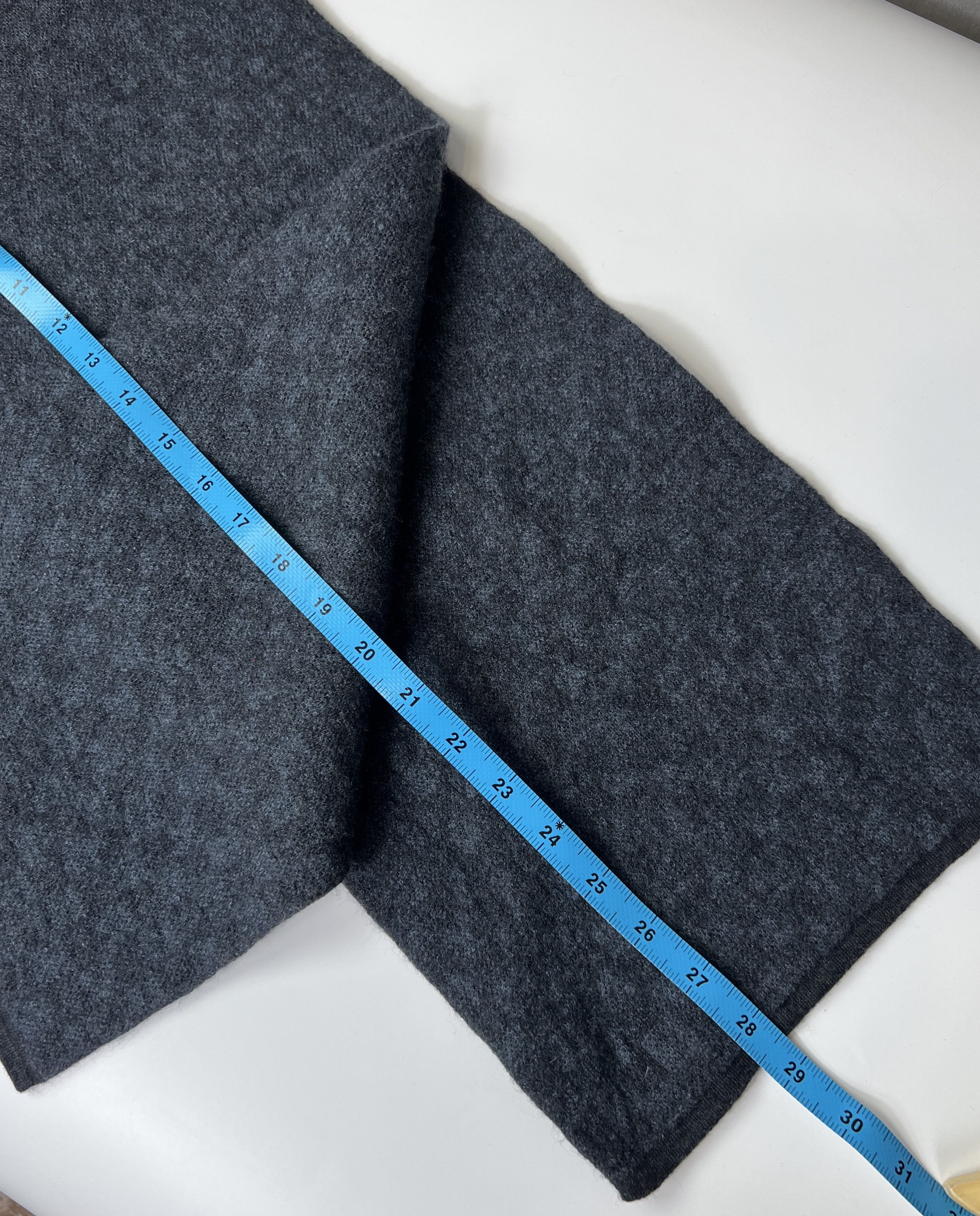 Louis Vuitton Louis Vuitton M70030 Damier Cobalt LV Logo Wool Scarf Size ONE SIZE - 8 Thumbnail