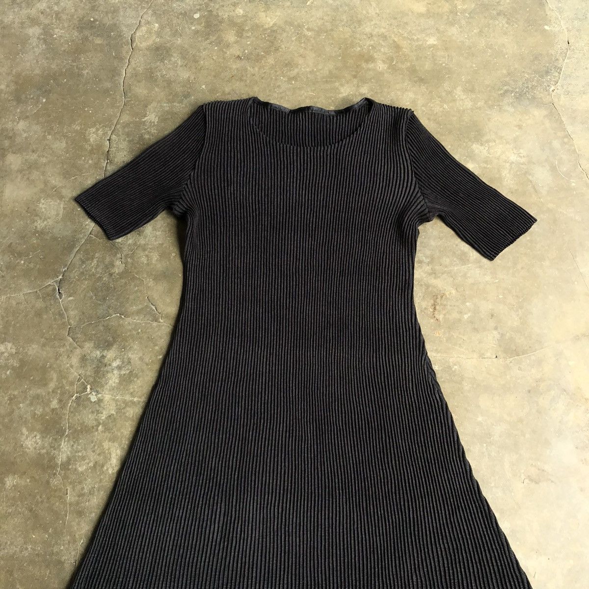 Japanese Brand 2000s Issey Miyake Specchio Pleats Architectural Midi Dress Size M / US 6-8 / IT 42-44 - 4 Thumbnail