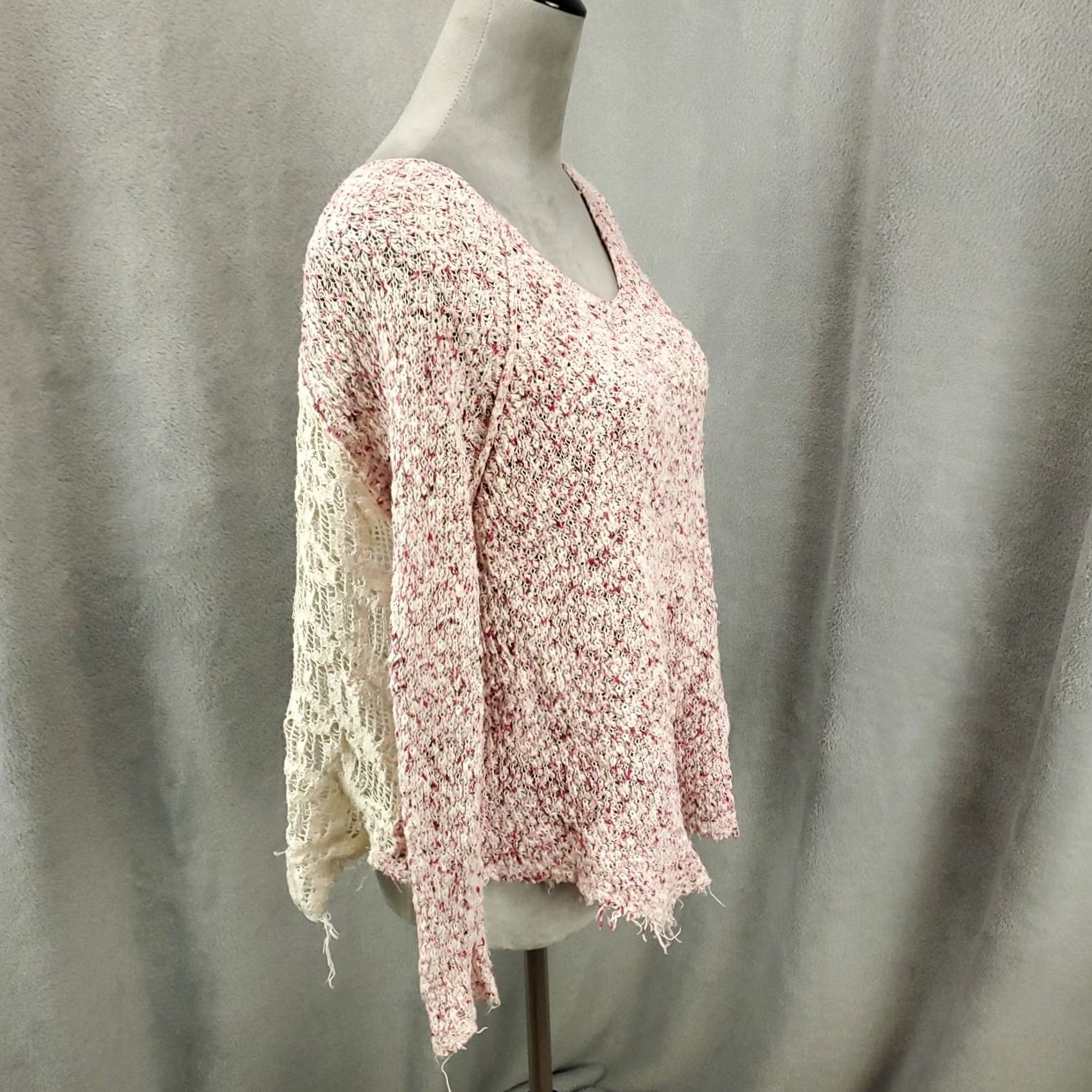 Free People VINTAGE Free People Sweater Oversize Small Pink Crochet Lace Open Knit Back Boho Fringe Size S / US 4 / IT 40 - 2 Thumbnail