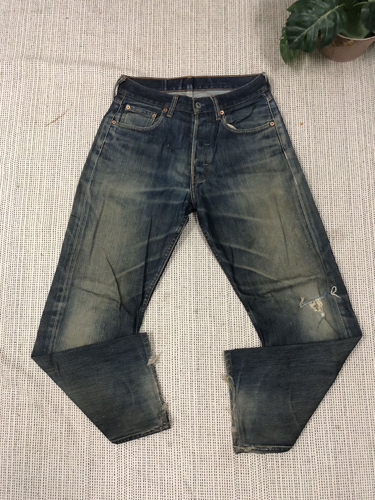 VINTAGE DISTRESSED LEVI’S W29