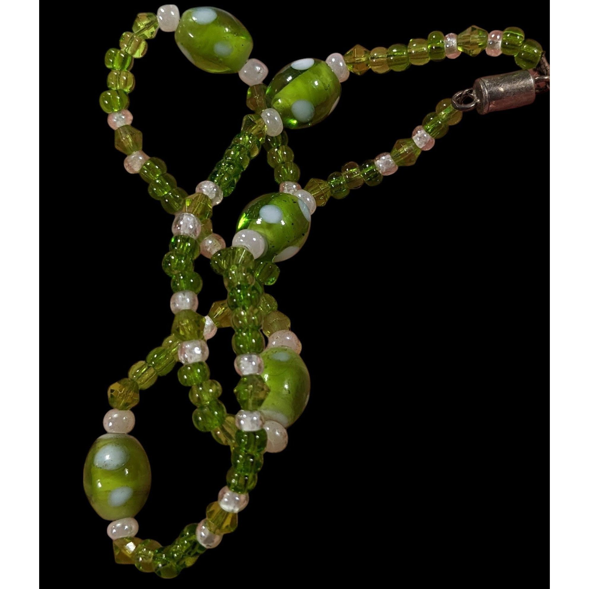Other Handmade Cottagecore Green Glass Beaded Necklace Size ONE SIZE - 3 Thumbnail