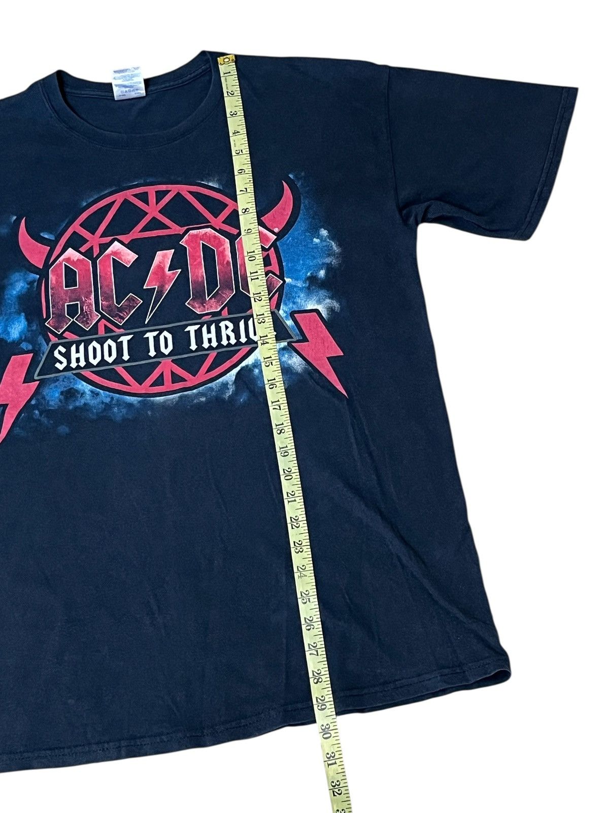 Band Tees Vintage 2010 ACDC shoot to thrill tour distressed t shirt Size US L / EU 52-54 / 3 - 11 Thumbnail