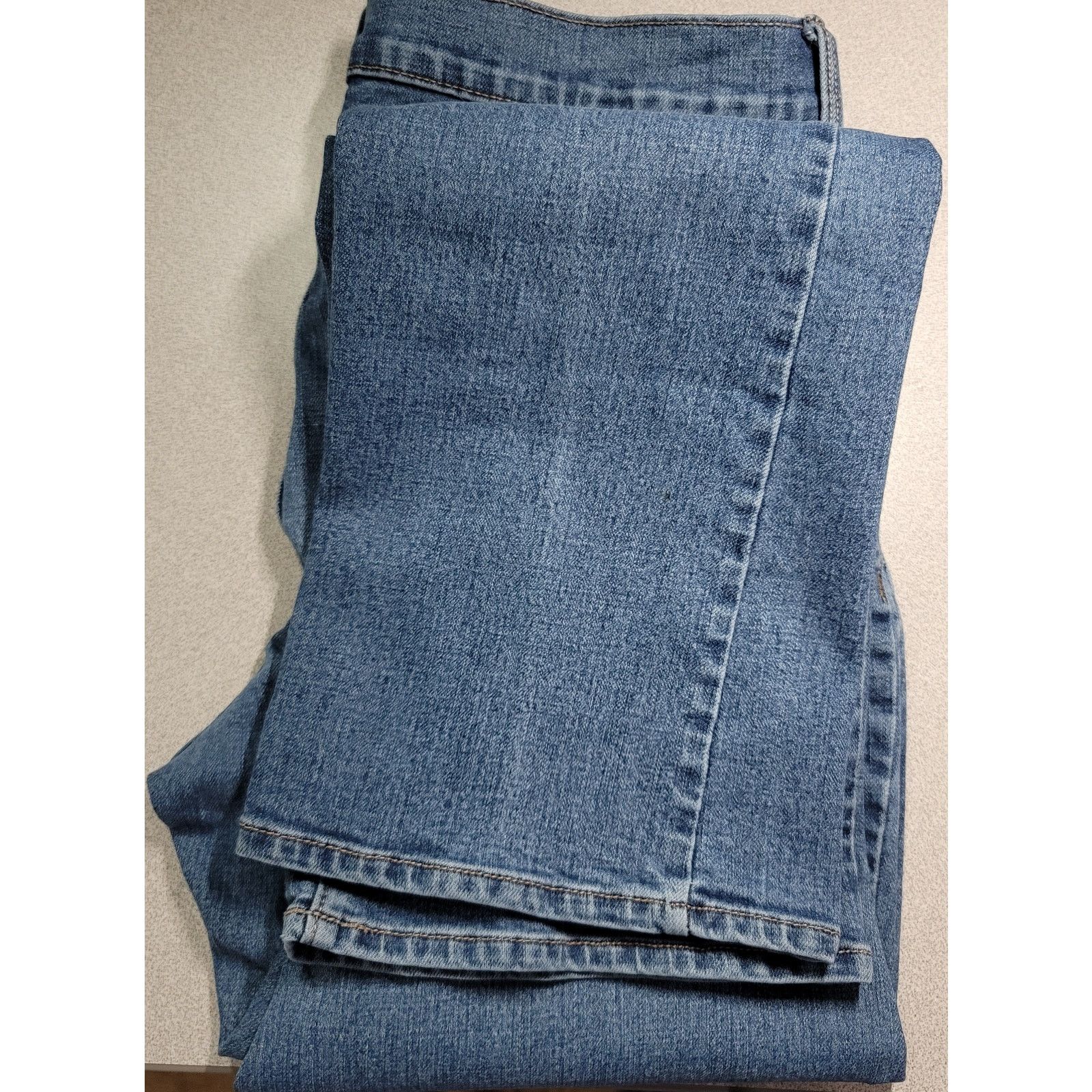 Old Navy Old Navy Blue Lightwashed 5 Pocket Mid Rise Jeans 10 Stretch Size 32" / US 10 / IT 46 - 5 Thumbnail