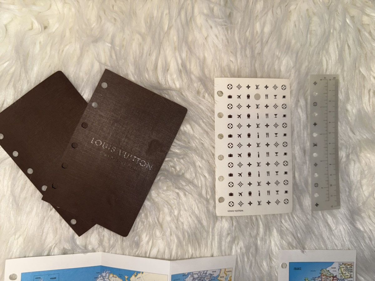 Louis Vuitton Louis Vuitton Passport Agenda Cover Size ONE SIZE - 13 Thumbnail