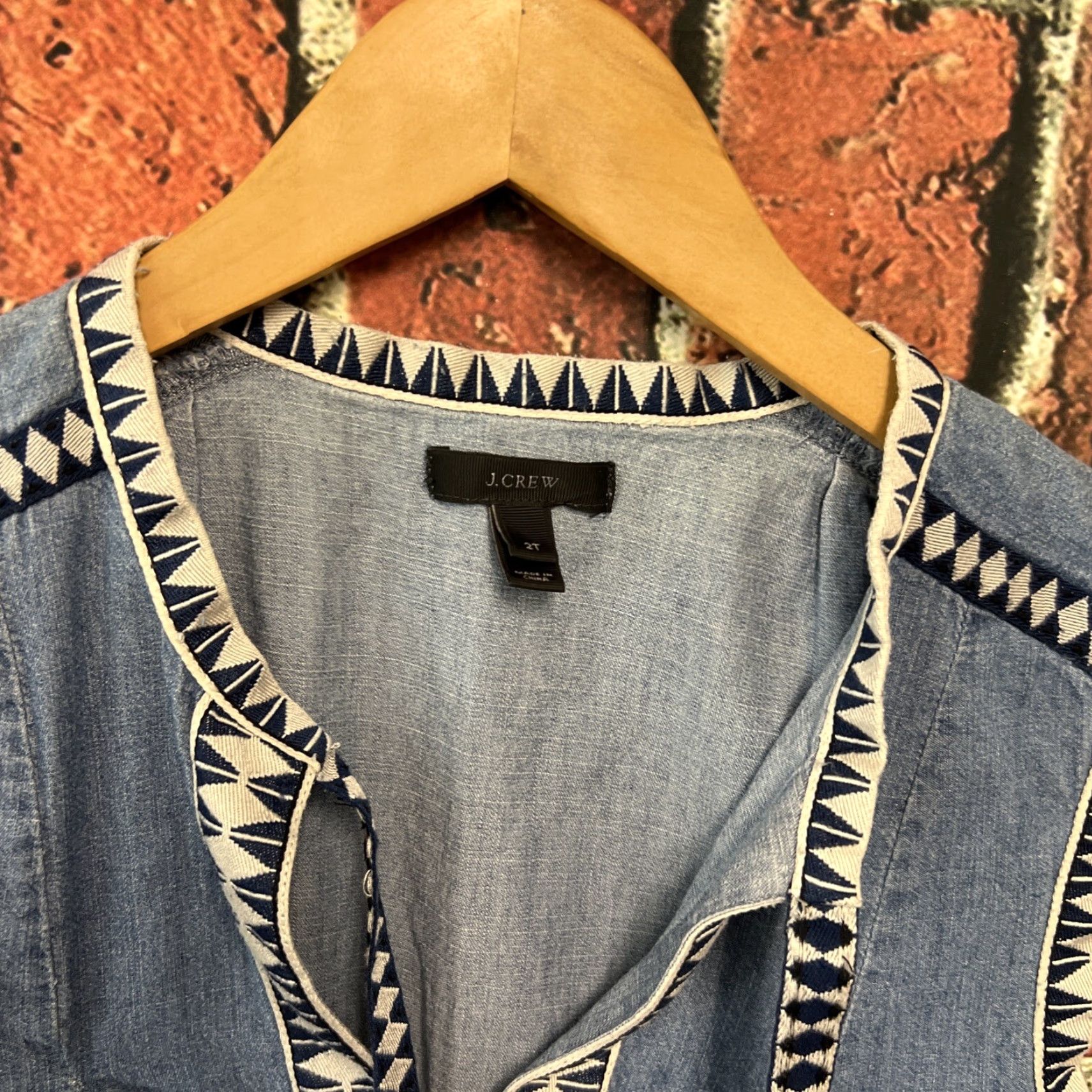 J.Crew J.CREW Dress Womens 2T Chambray Denim Sleeveless V-Neck Shirt Dress Blue Knee Length Tall Size 2T Size XS / US 0-2 / IT 36-38 - 2 Thumbnail